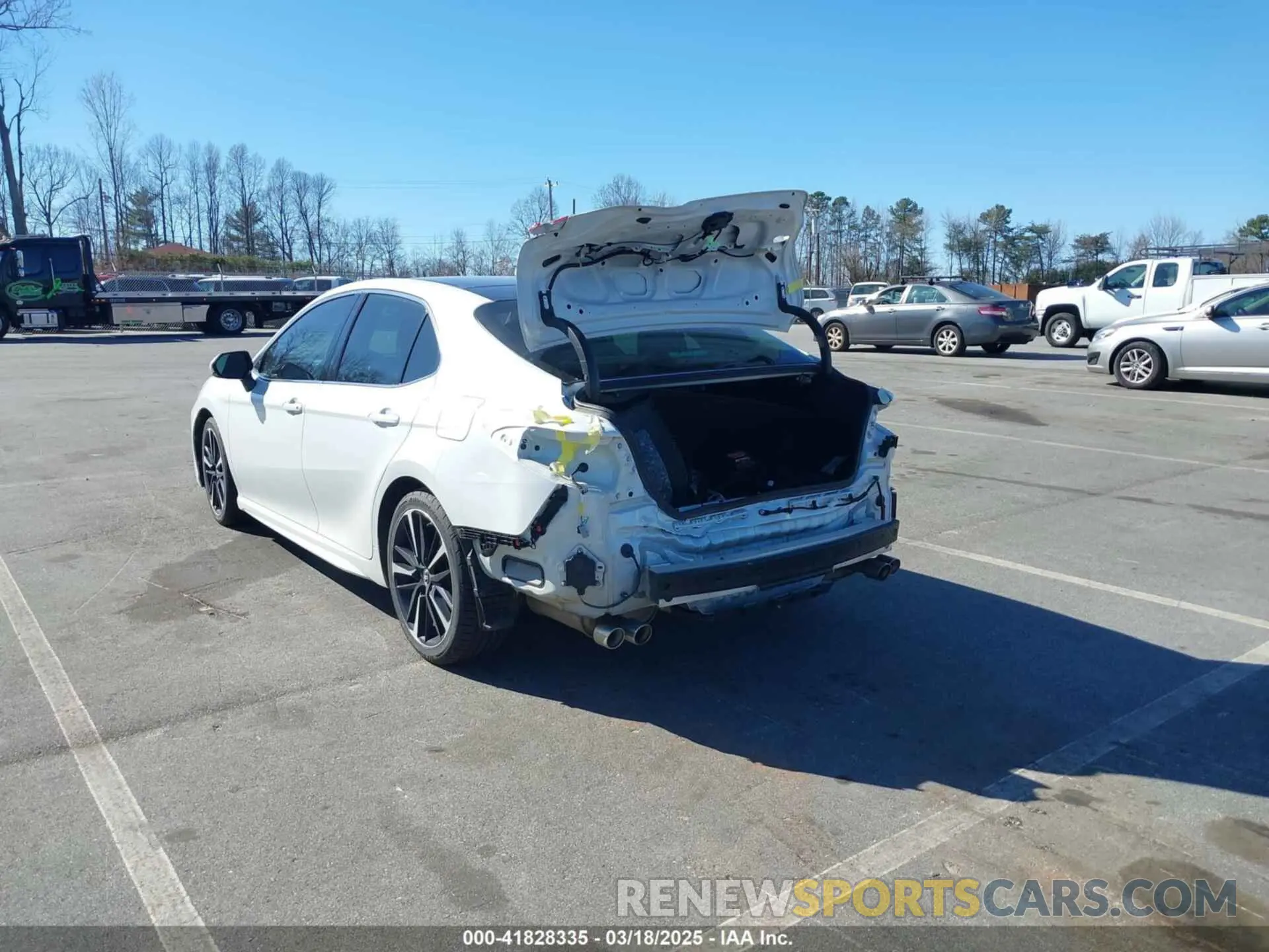 3 Photograph of a damaged car 4T1B61HK4KU298532 TOYOTA CAMRY 2019