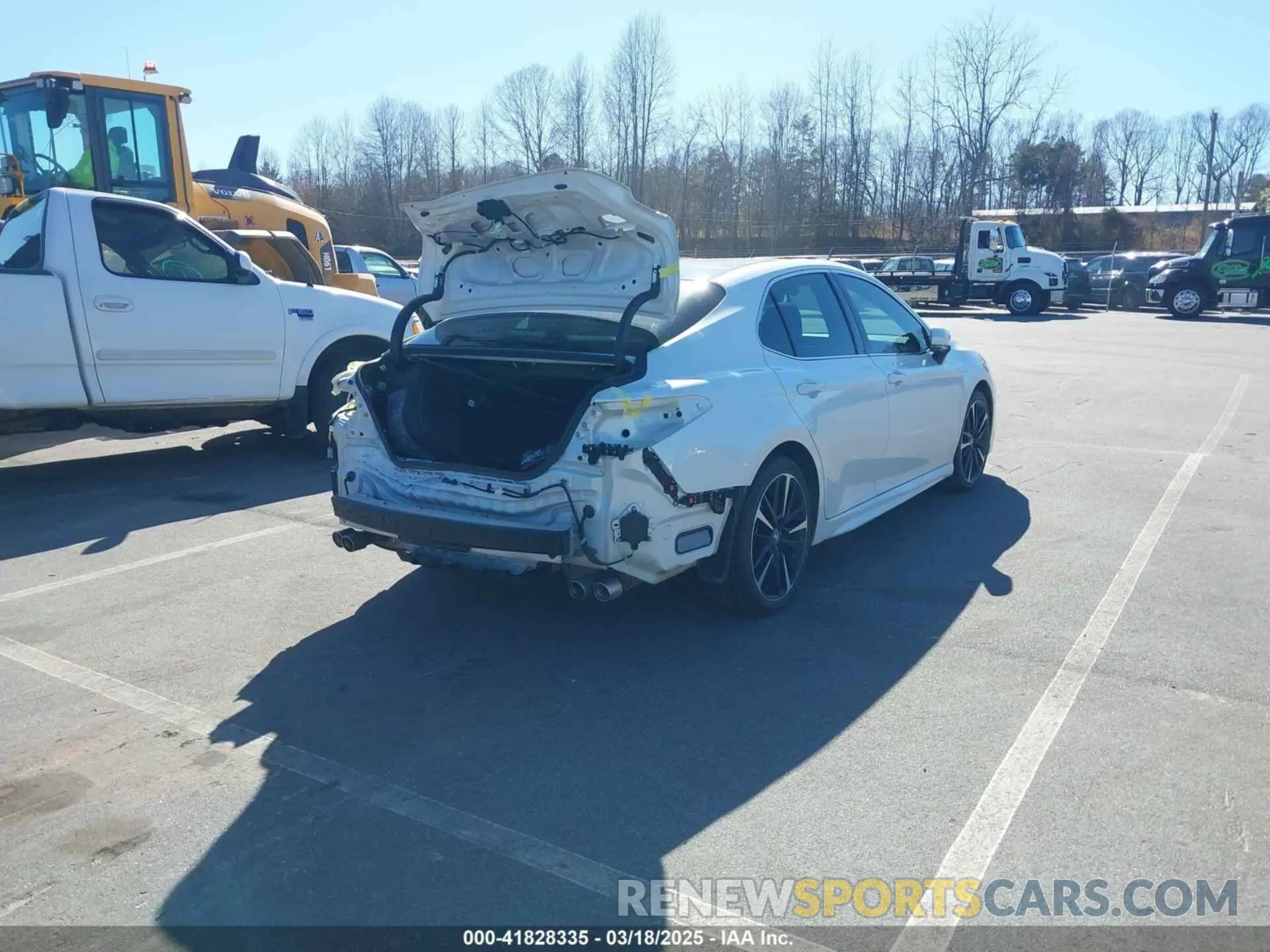 4 Photograph of a damaged car 4T1B61HK4KU298532 TOYOTA CAMRY 2019