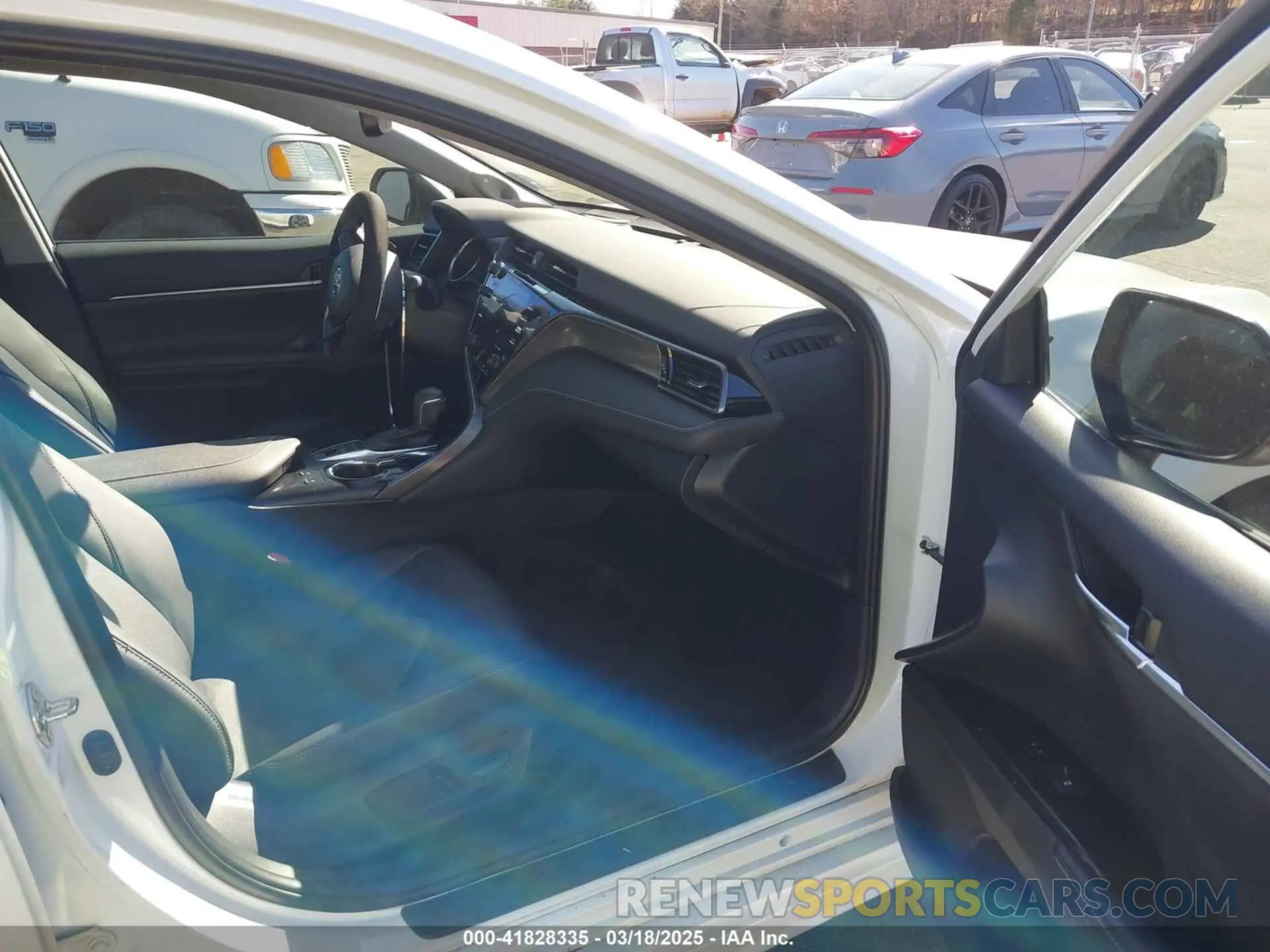5 Photograph of a damaged car 4T1B61HK4KU298532 TOYOTA CAMRY 2019
