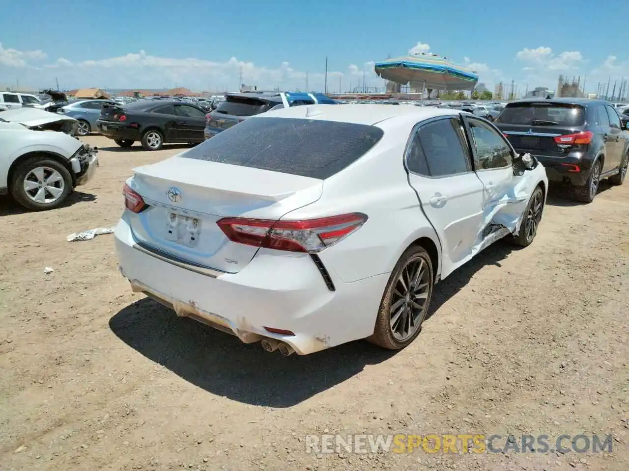 4 Photograph of a damaged car 4T1B61HK4KU299454 TOYOTA CAMRY 2019