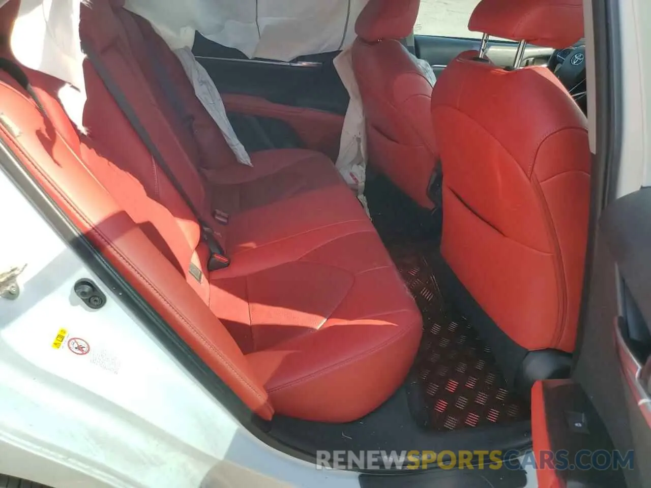 10 Photograph of a damaged car 4T1B61HK4KU702932 TOYOTA CAMRY 2019