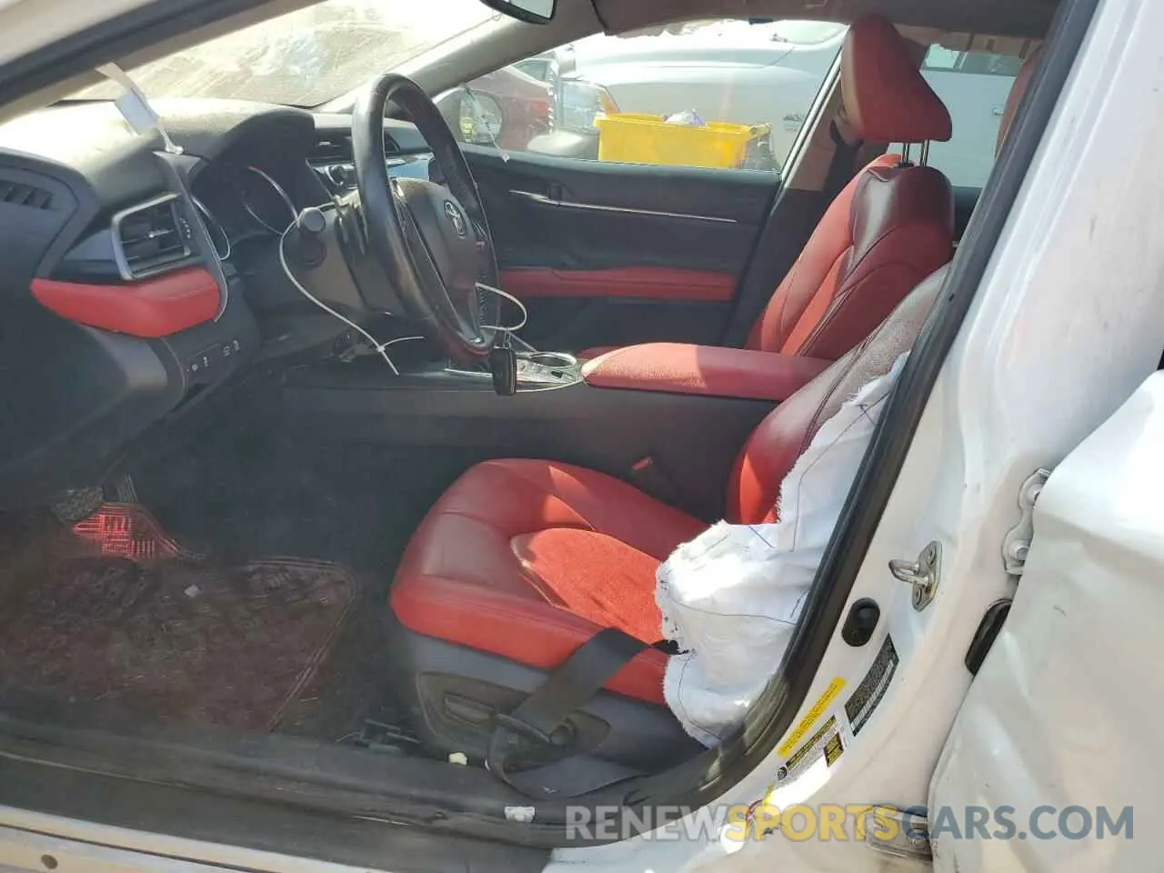 7 Photograph of a damaged car 4T1B61HK4KU702932 TOYOTA CAMRY 2019