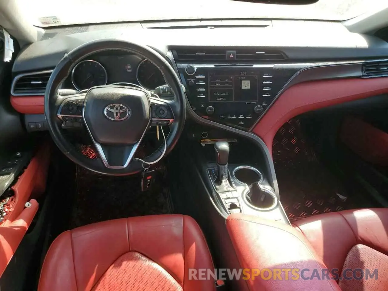 8 Photograph of a damaged car 4T1B61HK4KU702932 TOYOTA CAMRY 2019
