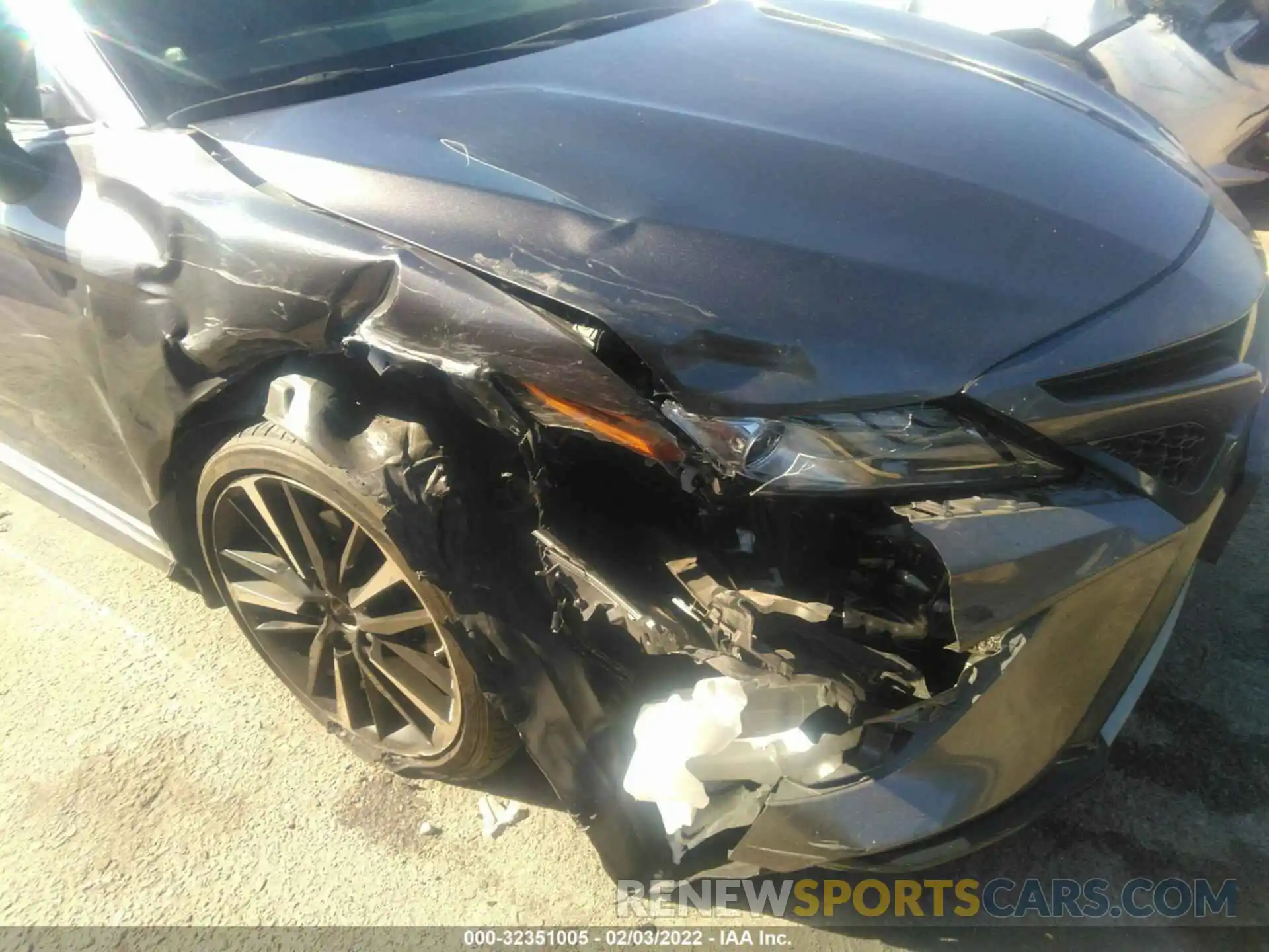 6 Photograph of a damaged car 4T1B61HK4KU718175 TOYOTA CAMRY 2019