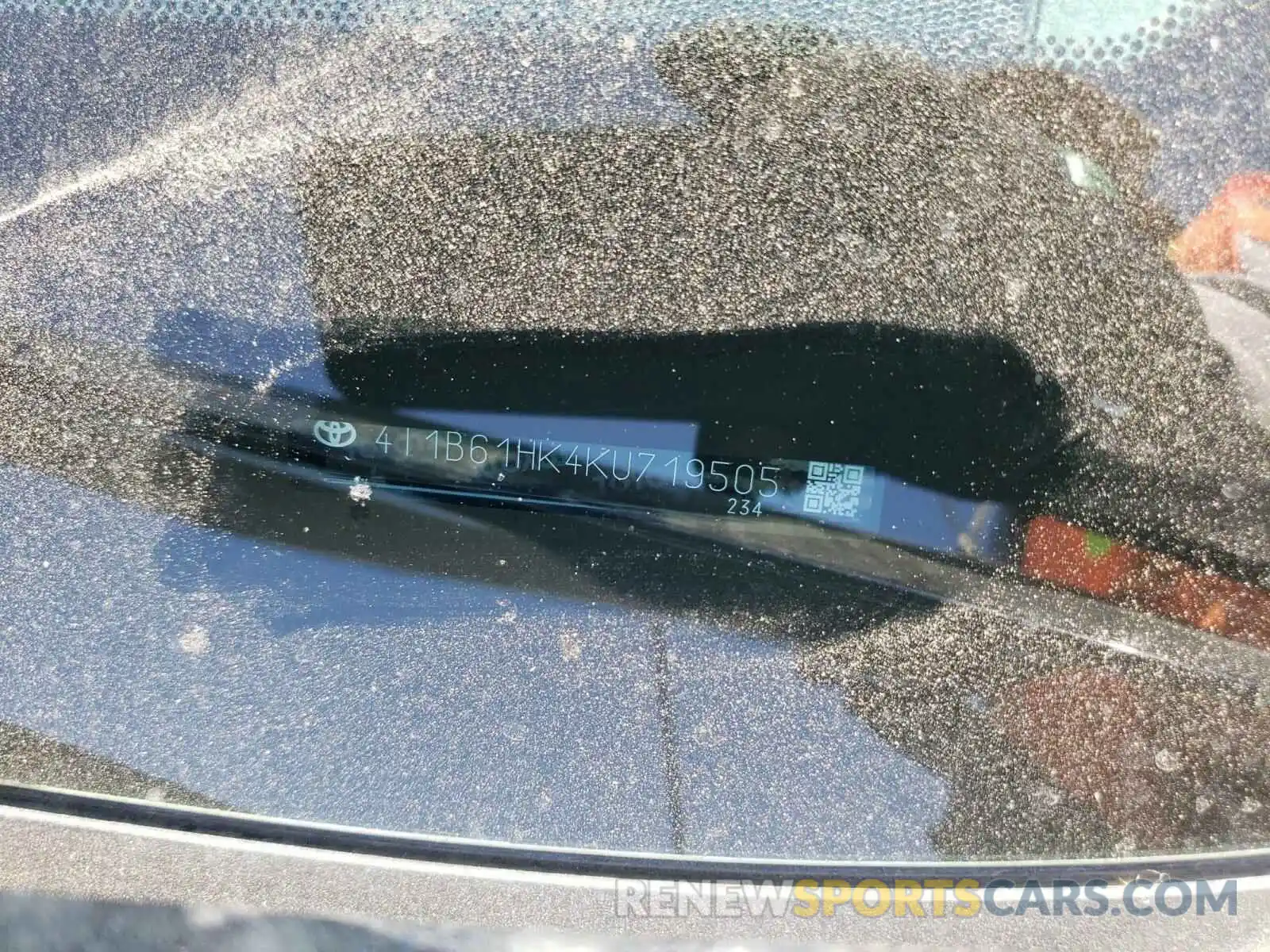 10 Photograph of a damaged car 4T1B61HK4KU719505 TOYOTA CAMRY 2019