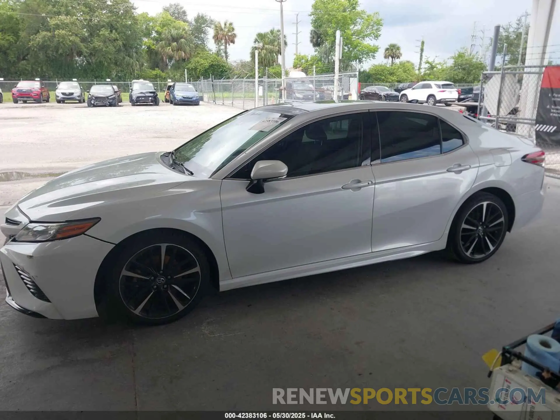 14 Photograph of a damaged car 4T1B61HK4KU749152 TOYOTA CAMRY 2019