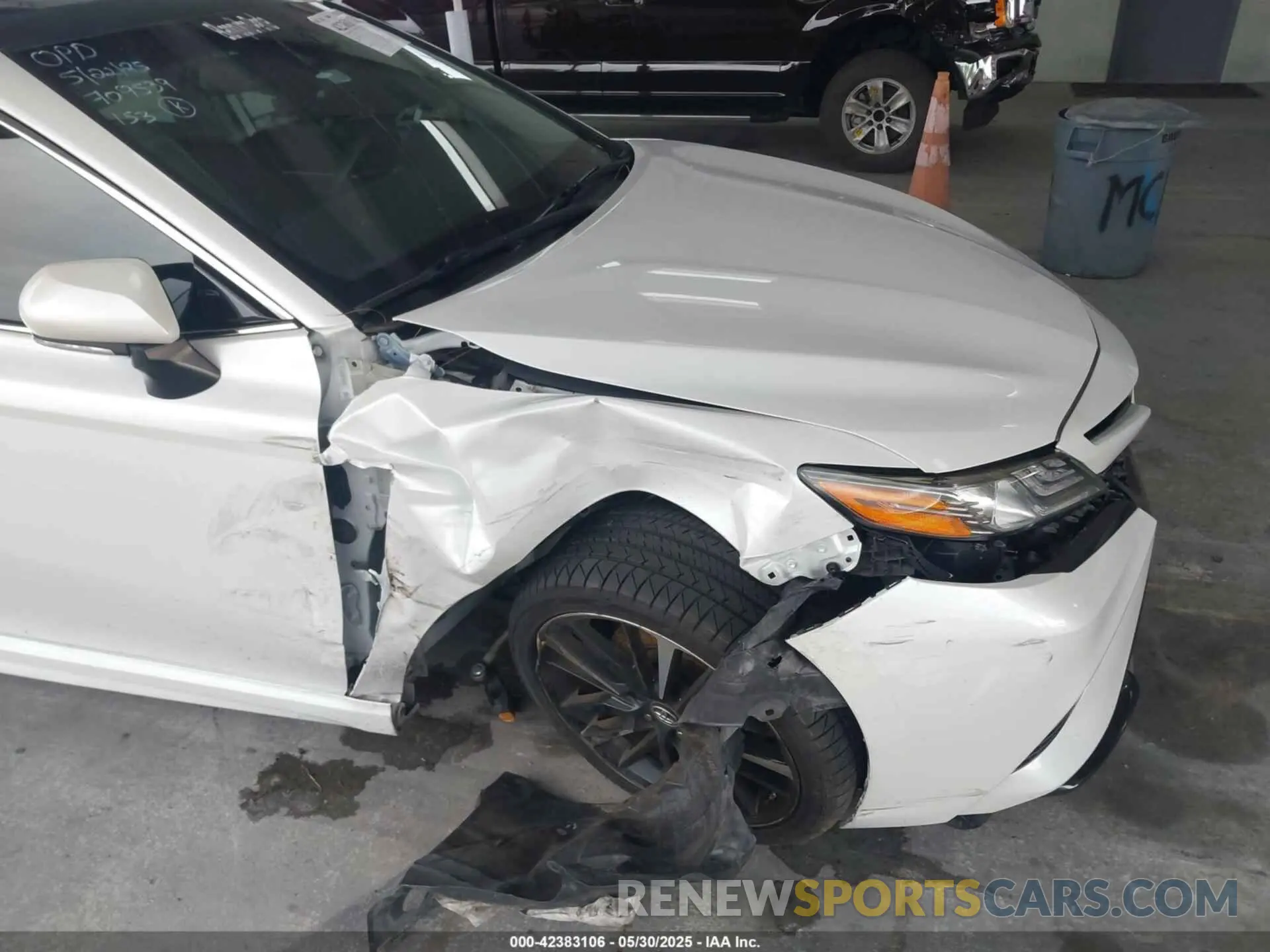 6 Photograph of a damaged car 4T1B61HK4KU749152 TOYOTA CAMRY 2019