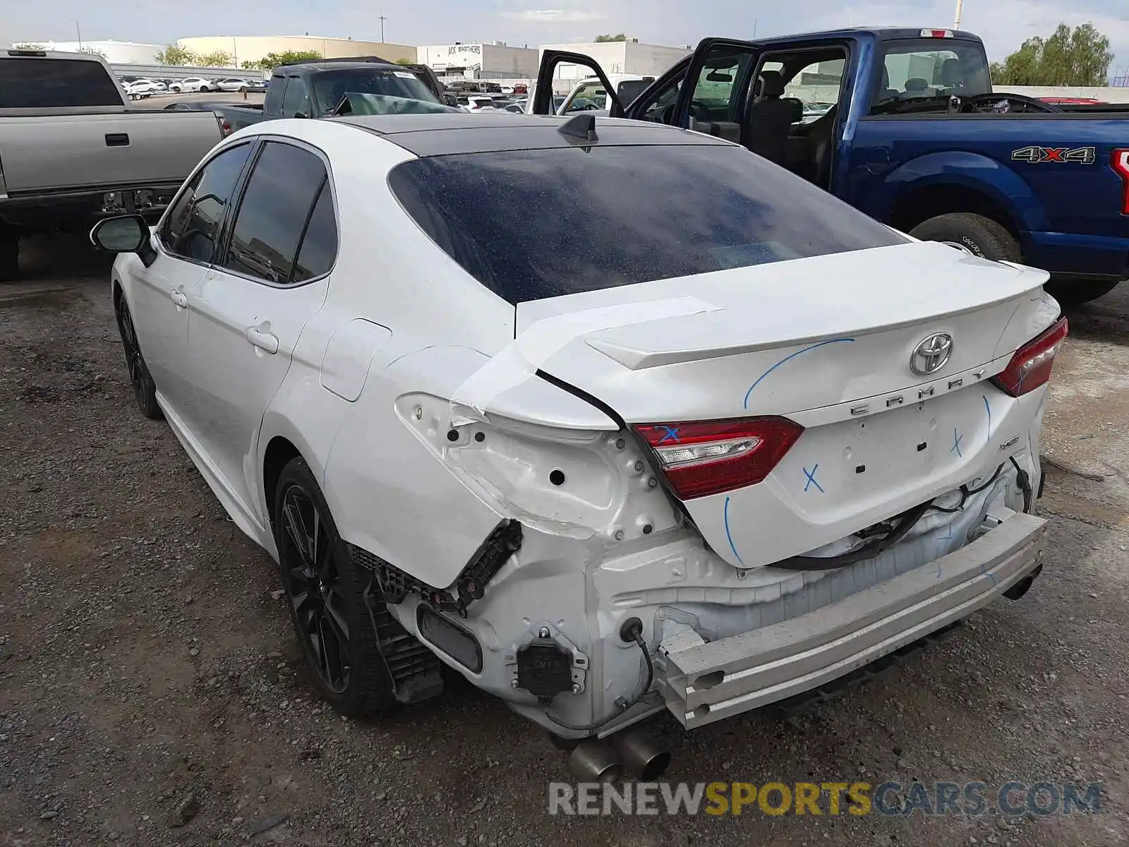 3 Photograph of a damaged car 4T1B61HK4KU749975 TOYOTA CAMRY 2019