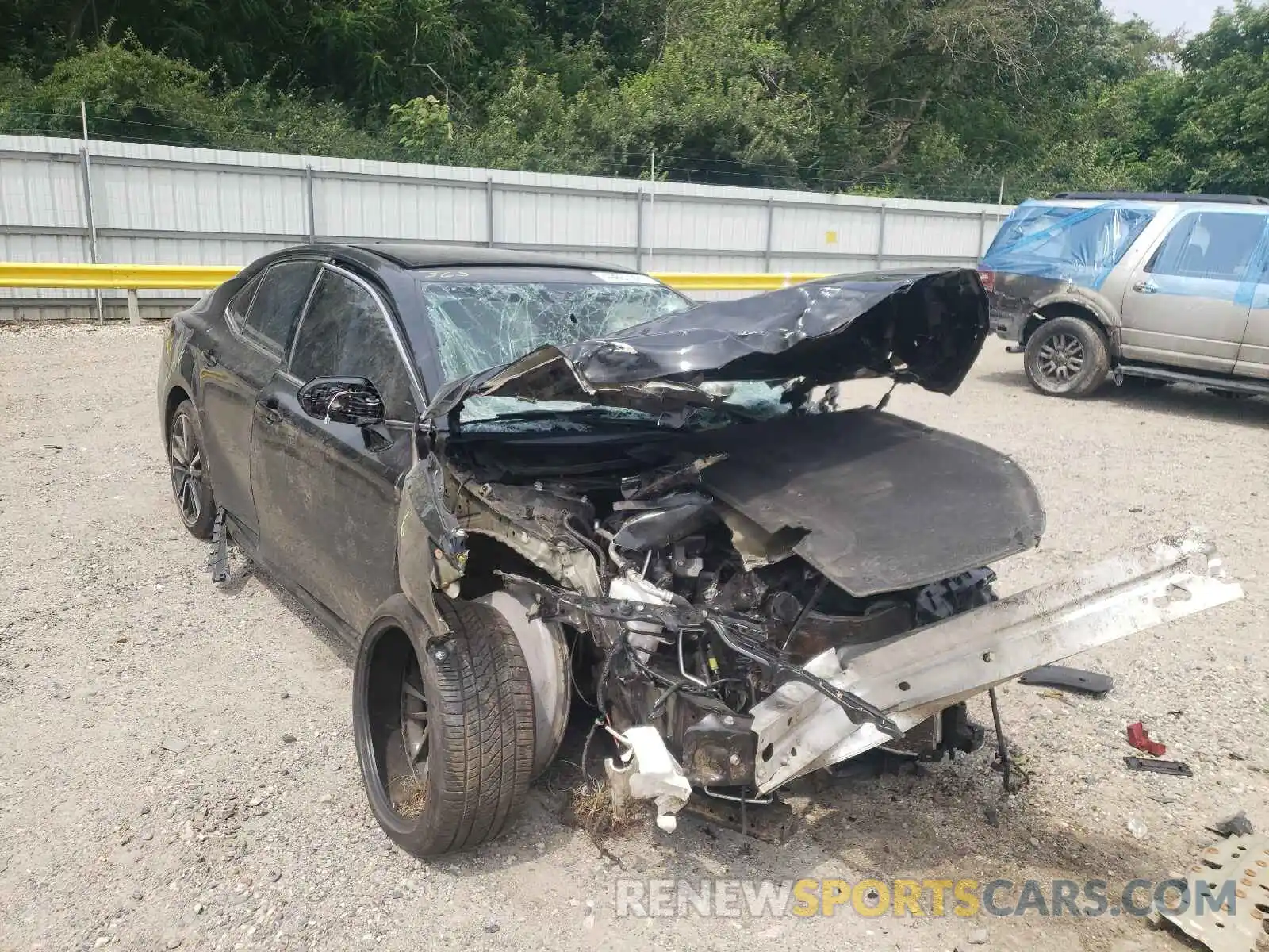 1 Photograph of a damaged car 4T1B61HK4KU764962 TOYOTA CAMRY 2019