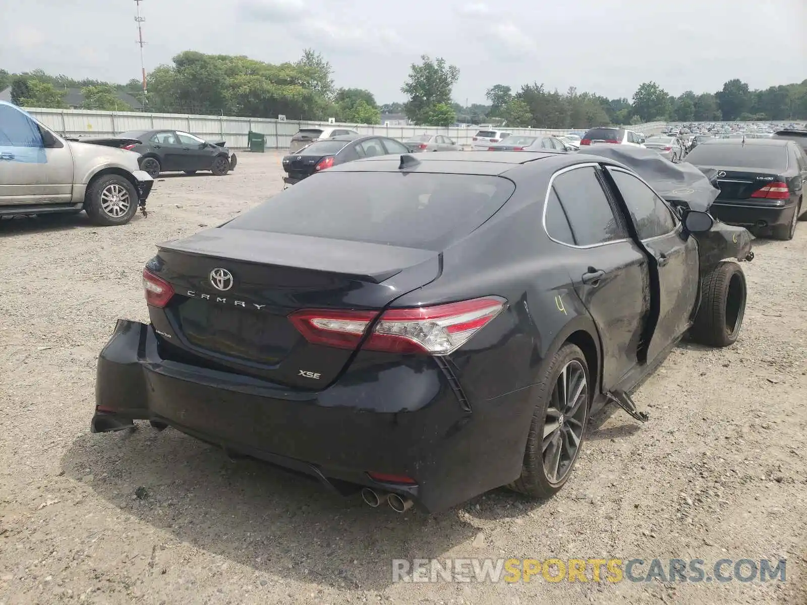 4 Photograph of a damaged car 4T1B61HK4KU764962 TOYOTA CAMRY 2019