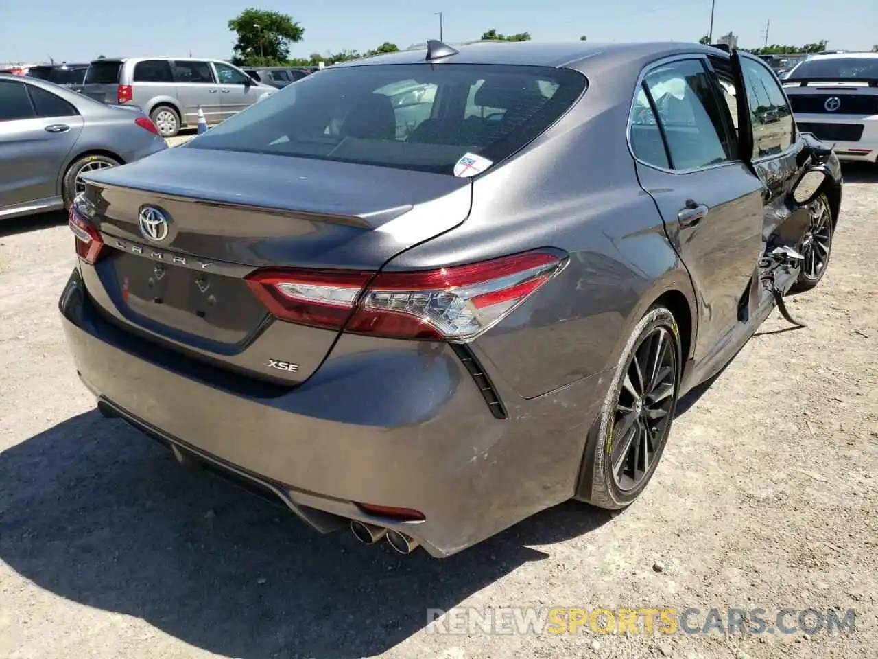 4 Photograph of a damaged car 4T1B61HK4KU789148 TOYOTA CAMRY 2019