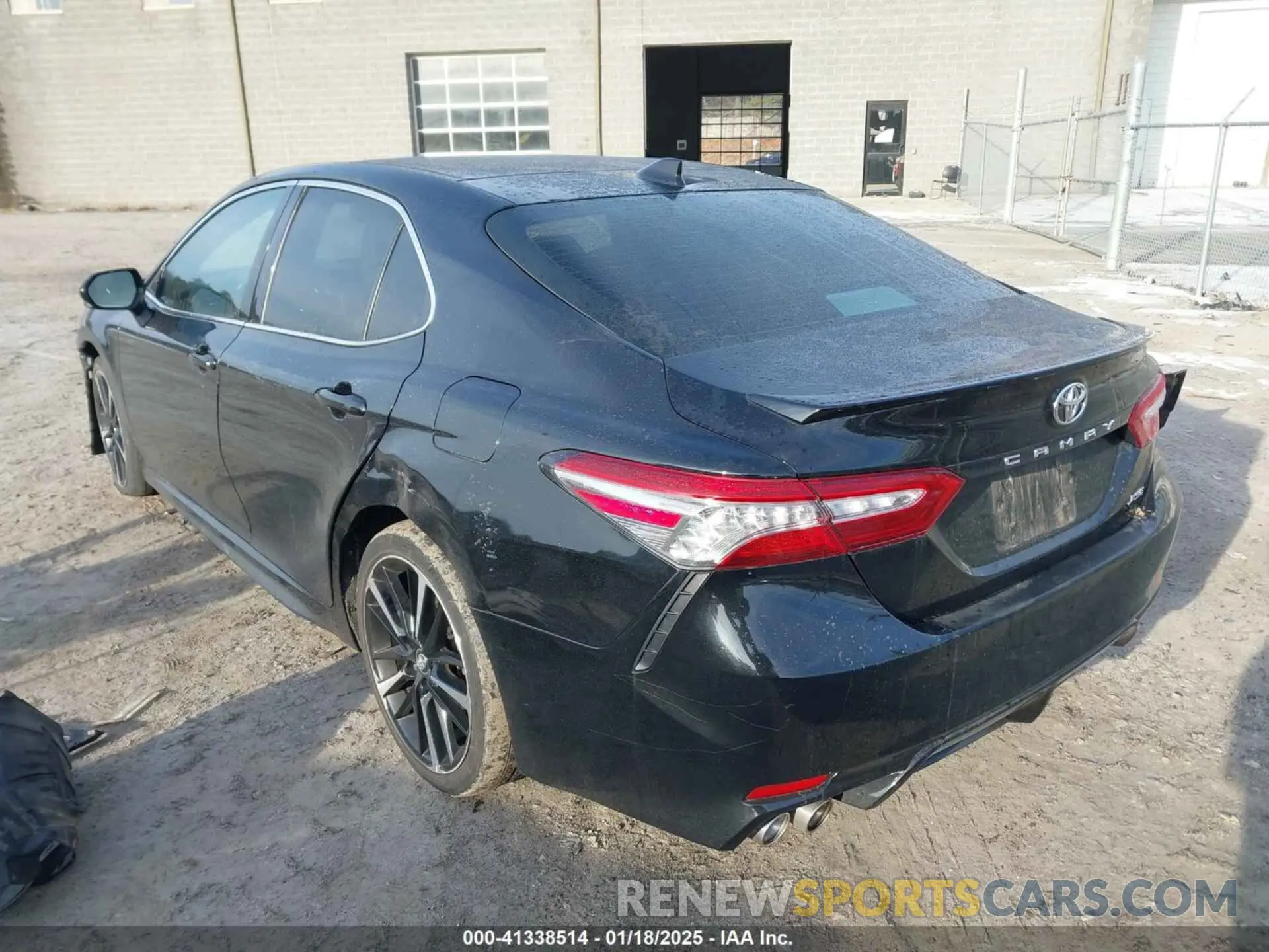 15 Photograph of a damaged car 4T1B61HK4KU833391 TOYOTA CAMRY 2019