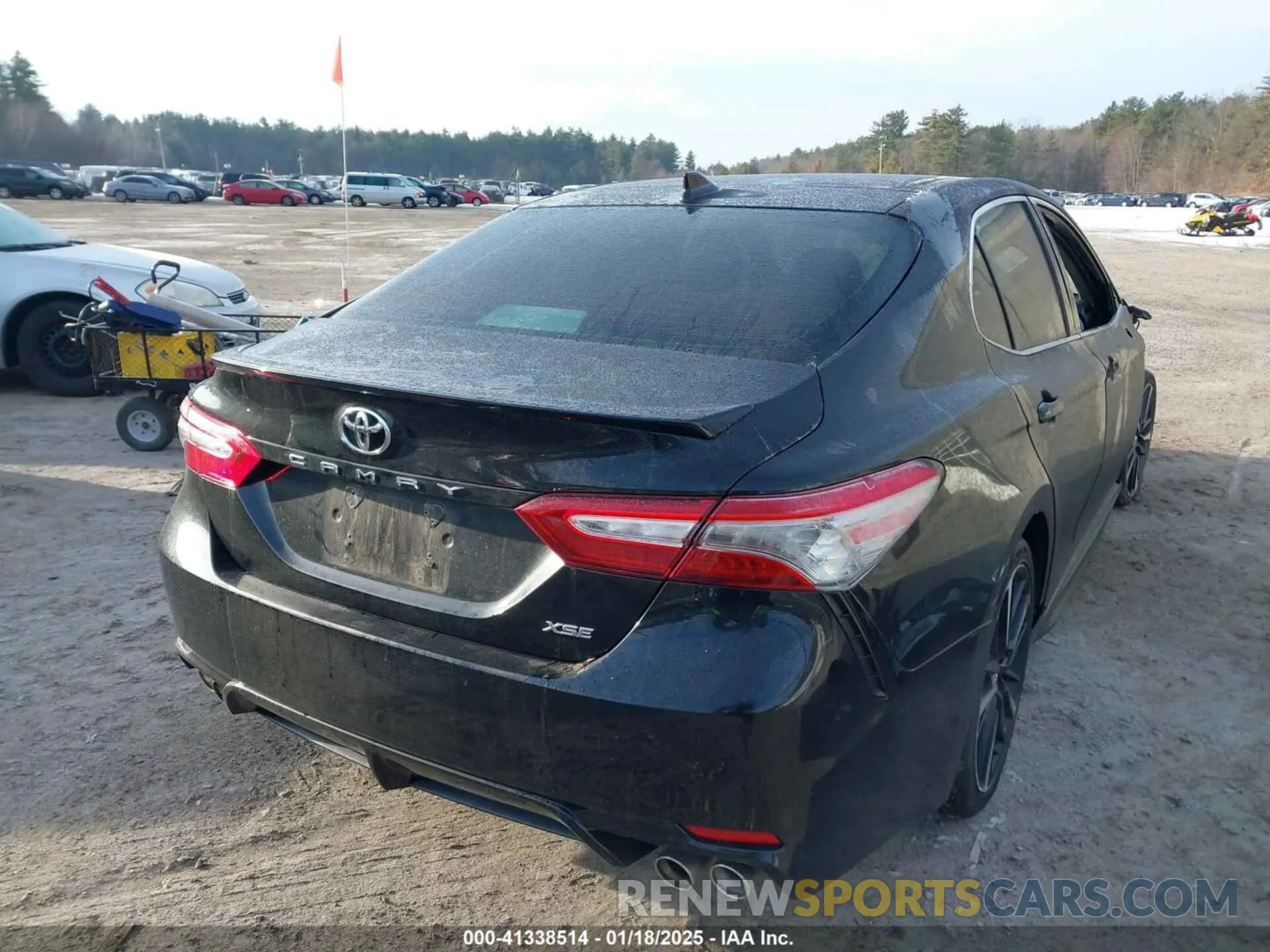 17 Photograph of a damaged car 4T1B61HK4KU833391 TOYOTA CAMRY 2019