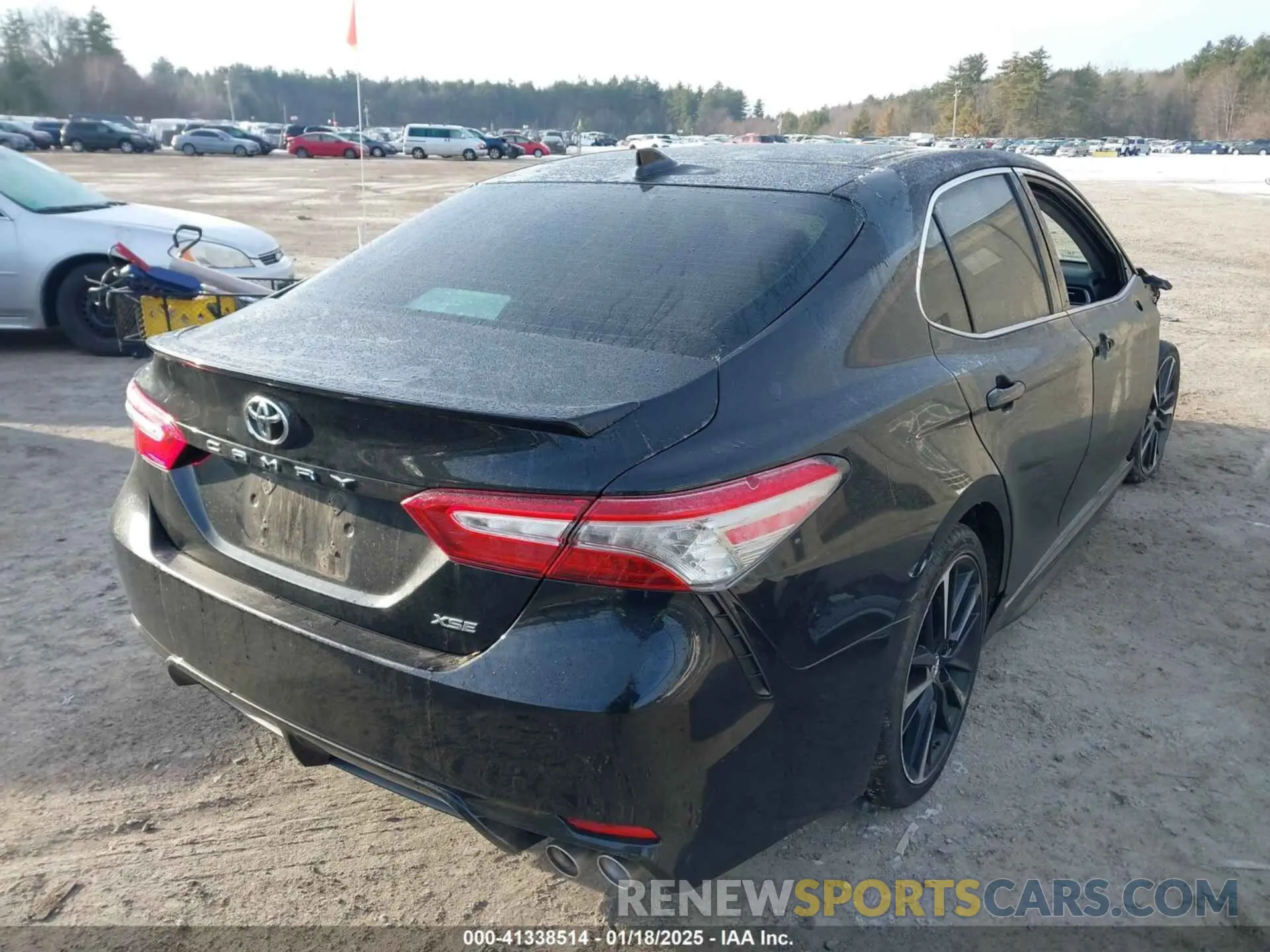 4 Photograph of a damaged car 4T1B61HK4KU833391 TOYOTA CAMRY 2019