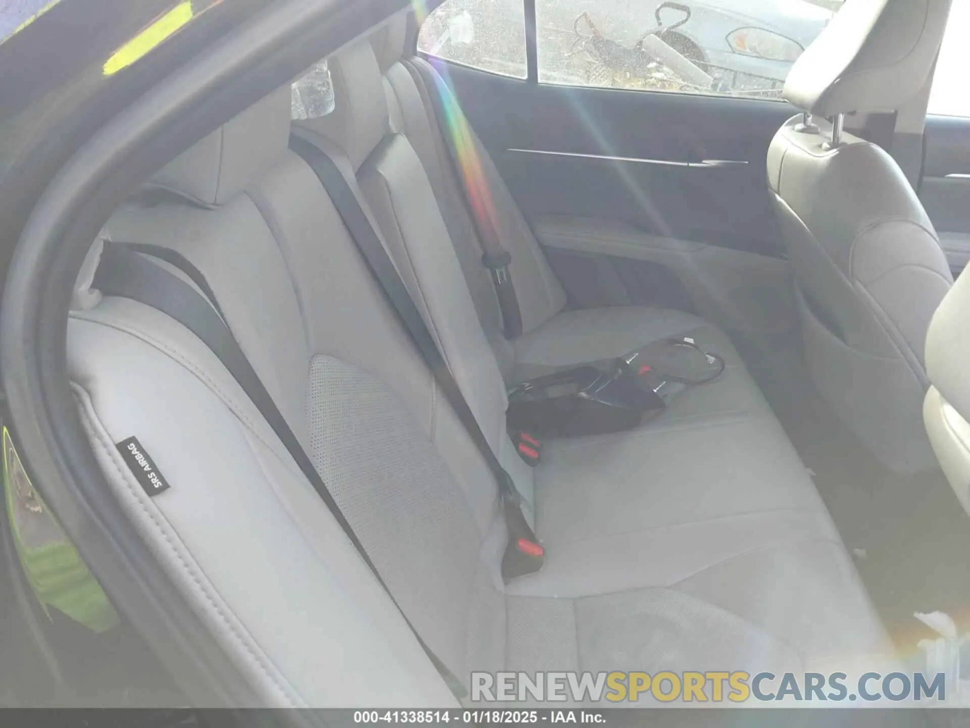 8 Photograph of a damaged car 4T1B61HK4KU833391 TOYOTA CAMRY 2019
