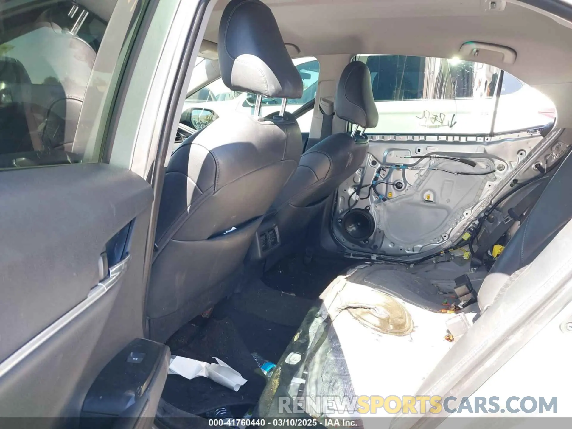 8 Photograph of a damaged car 4T1B61HK5KU177797 TOYOTA CAMRY 2019