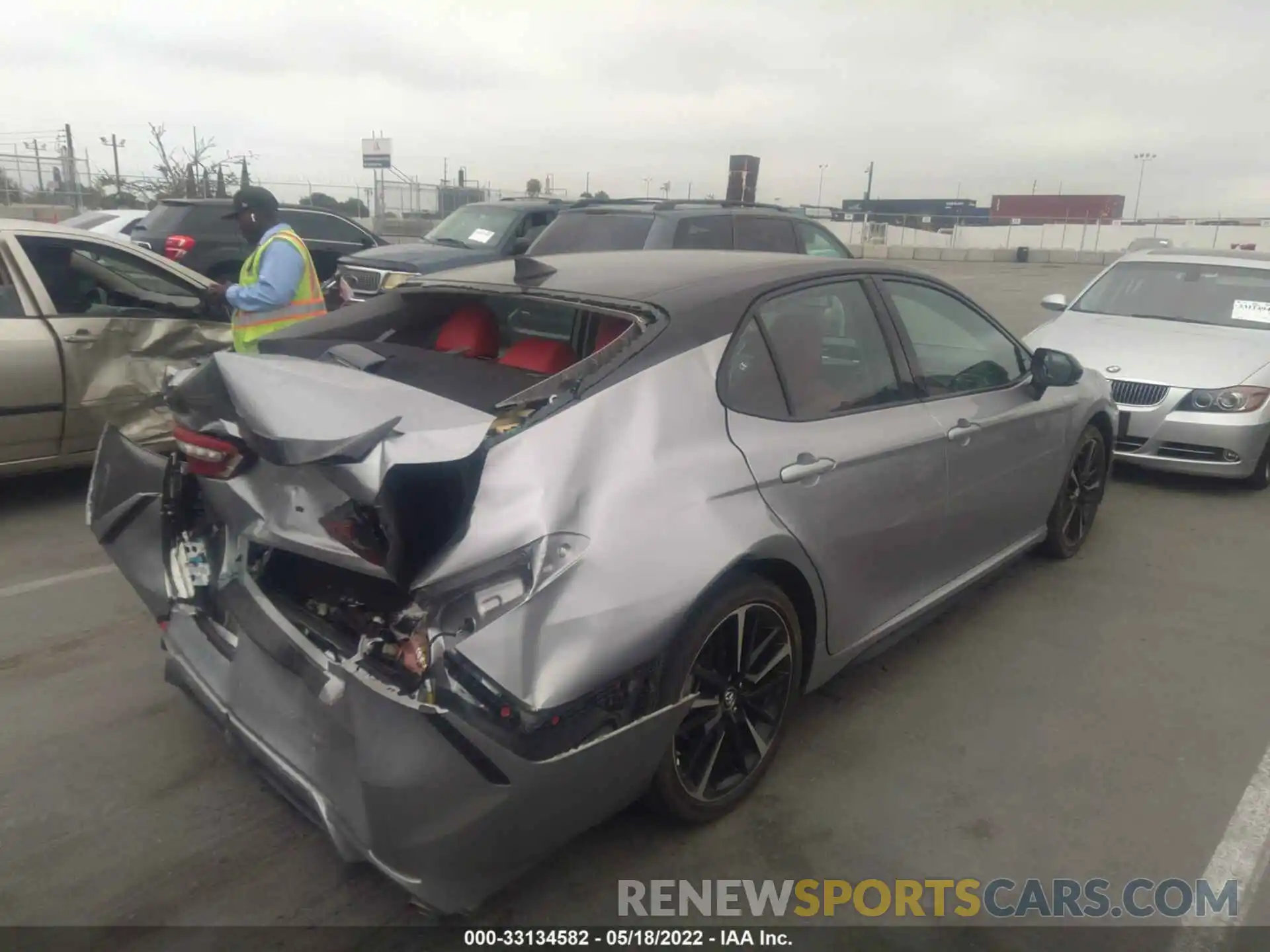 4 Photograph of a damaged car 4T1B61HK5KU179064 TOYOTA CAMRY 2019