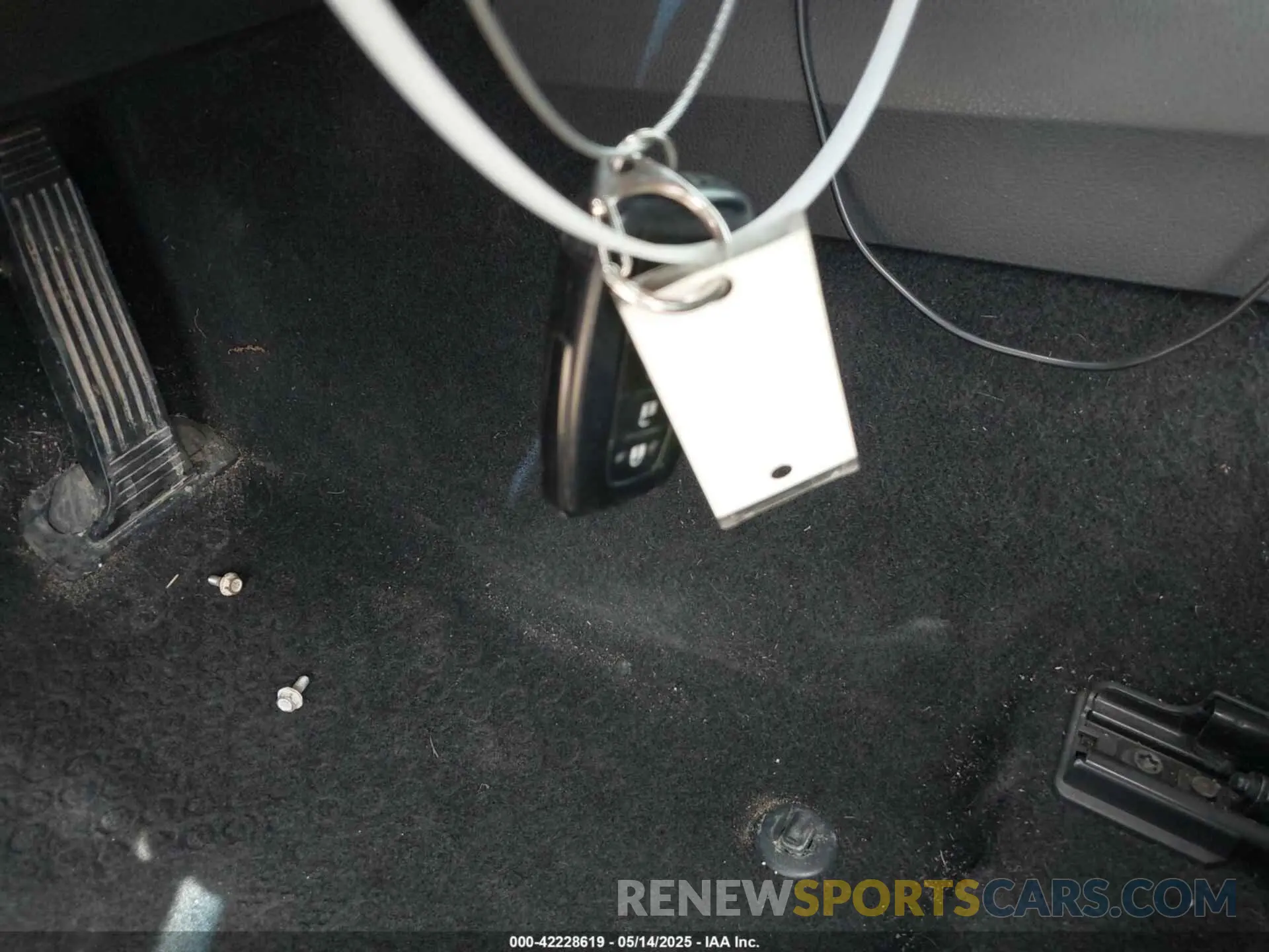 11 Photograph of a damaged car 4T1B61HK5KU199024 TOYOTA CAMRY 2019