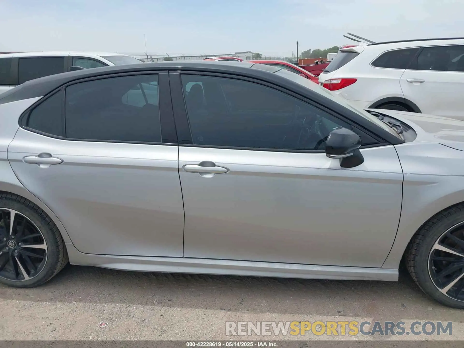 13 Photograph of a damaged car 4T1B61HK5KU199024 TOYOTA CAMRY 2019