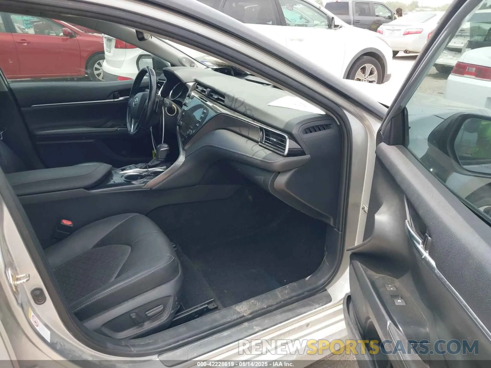 5 Photograph of a damaged car 4T1B61HK5KU199024 TOYOTA CAMRY 2019