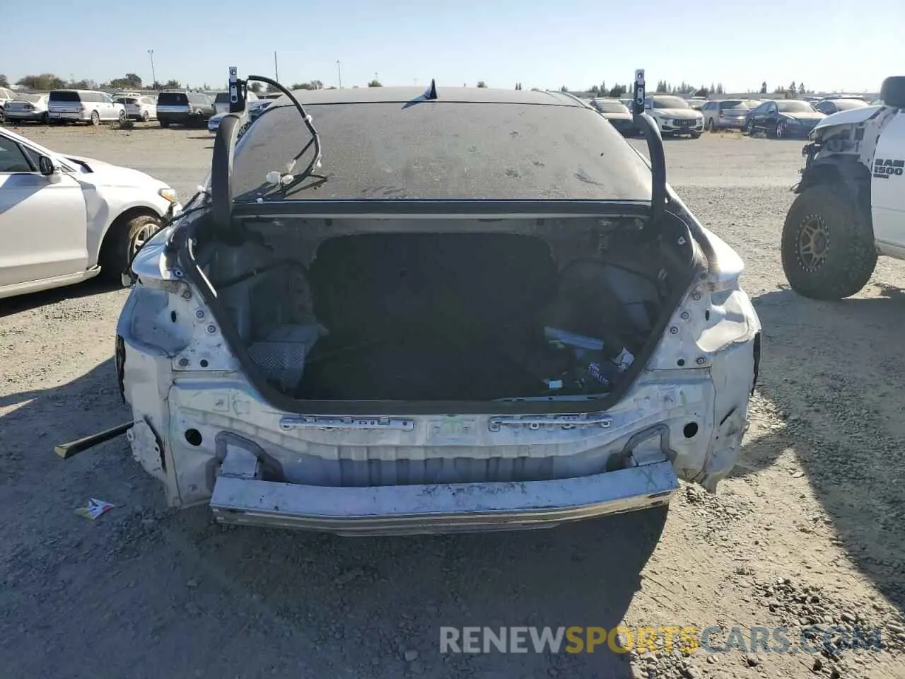 6 Photograph of a damaged car 4T1B61HK5KU225864 TOYOTA CAMRY 2019