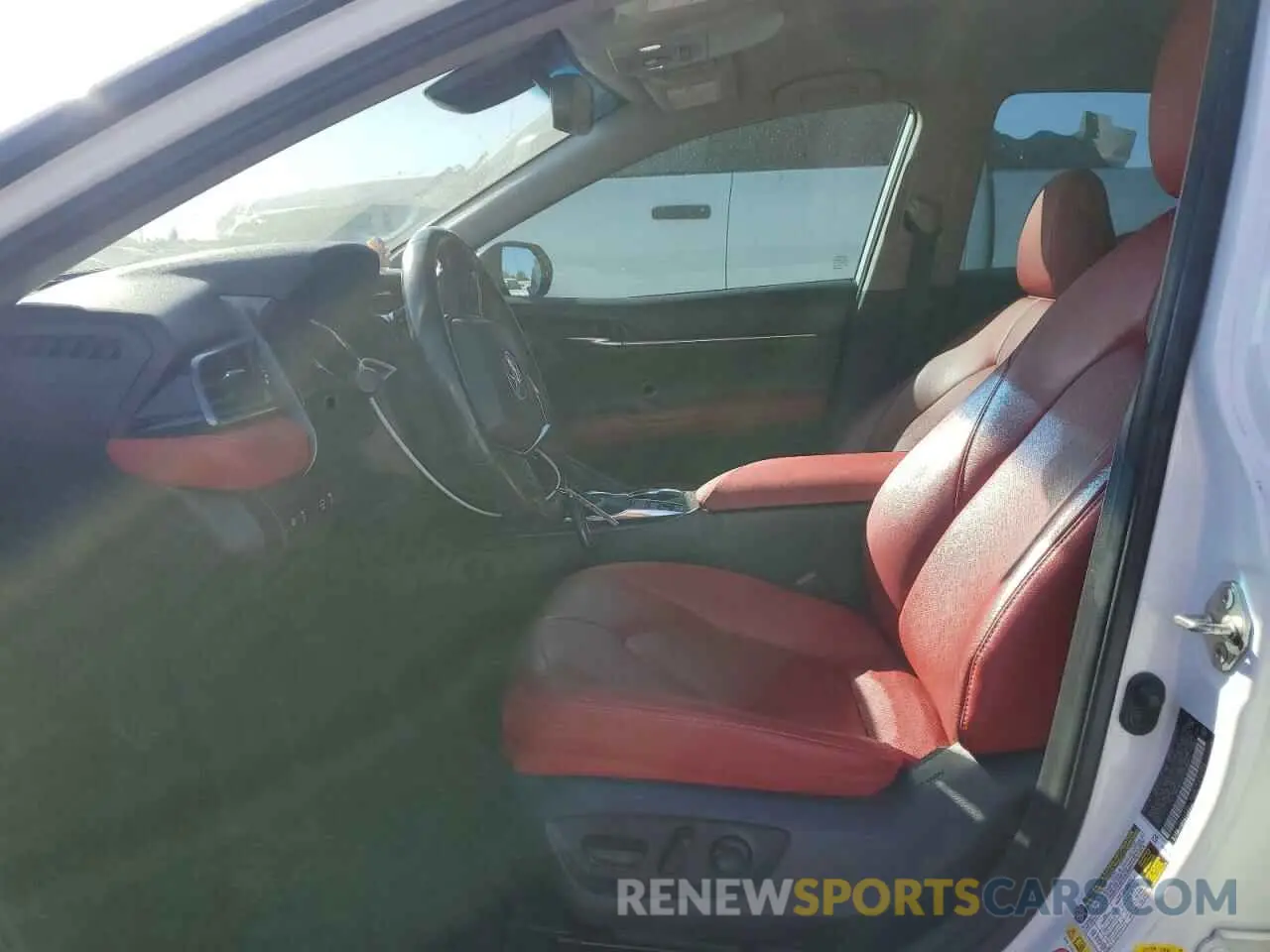 7 Photograph of a damaged car 4T1B61HK5KU225864 TOYOTA CAMRY 2019