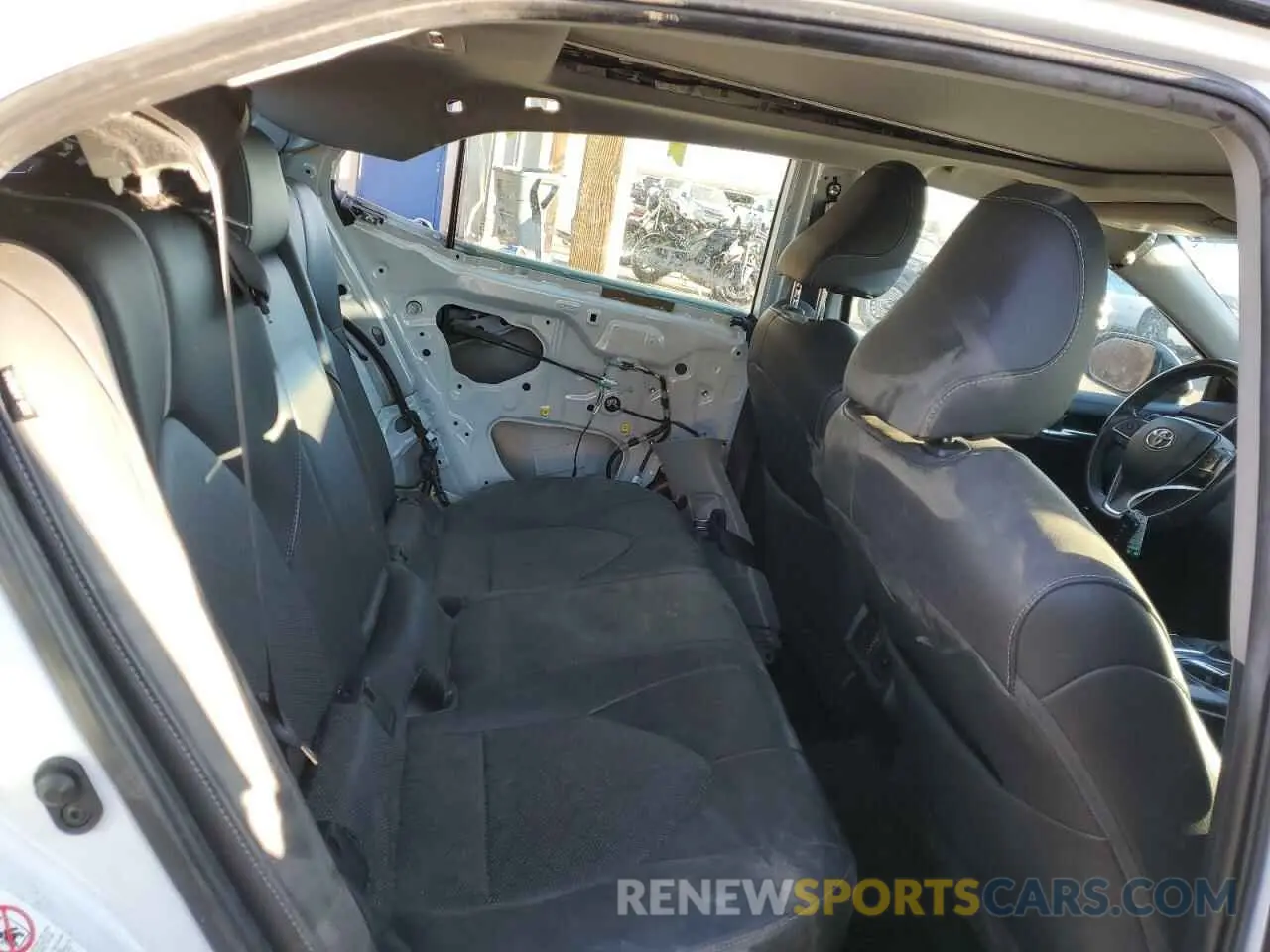 11 Photograph of a damaged car 4T1B61HK5KU230532 TOYOTA CAMRY 2019