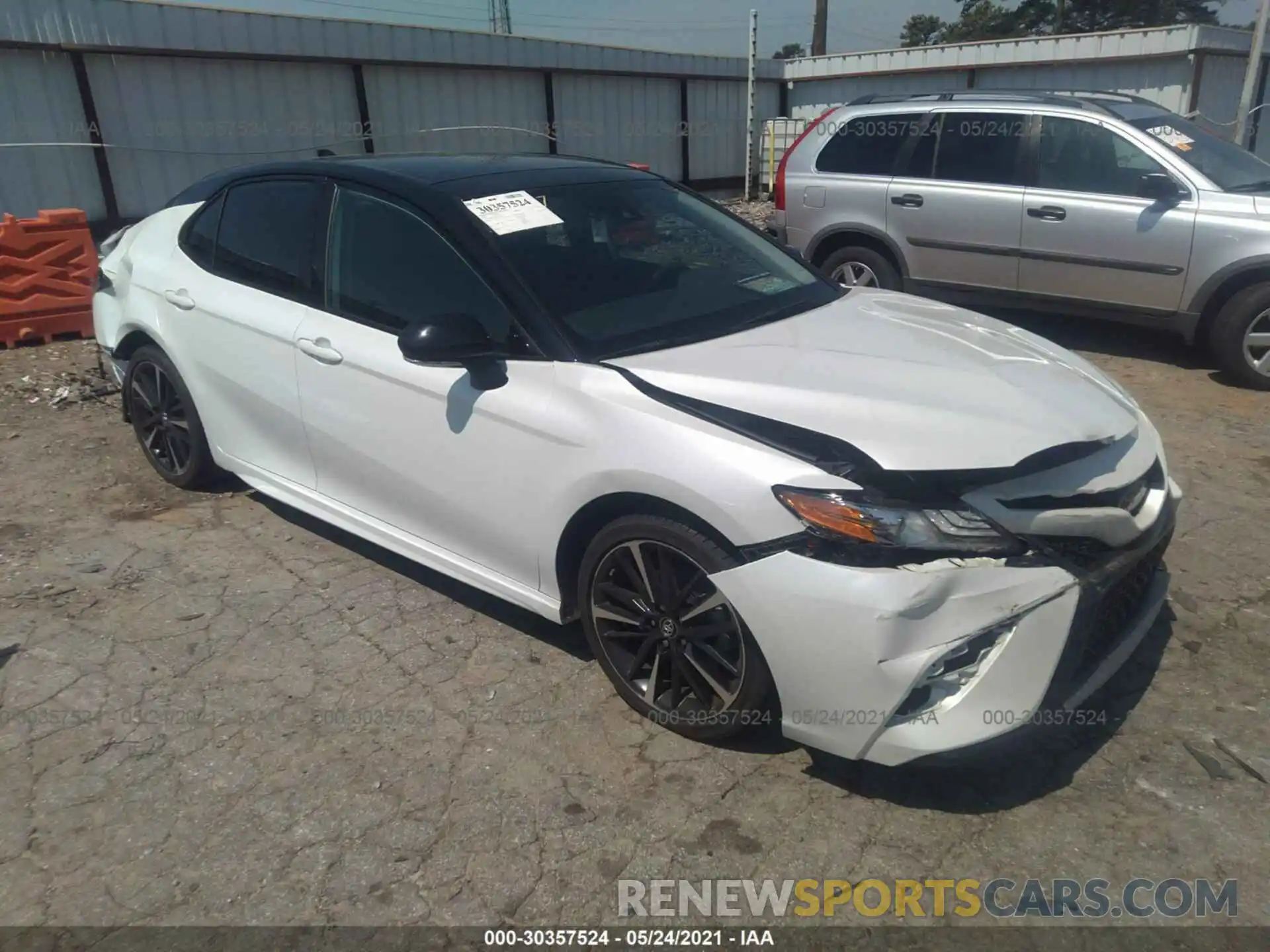 1 Photograph of a damaged car 4T1B61HK5KU241370 TOYOTA CAMRY 2019