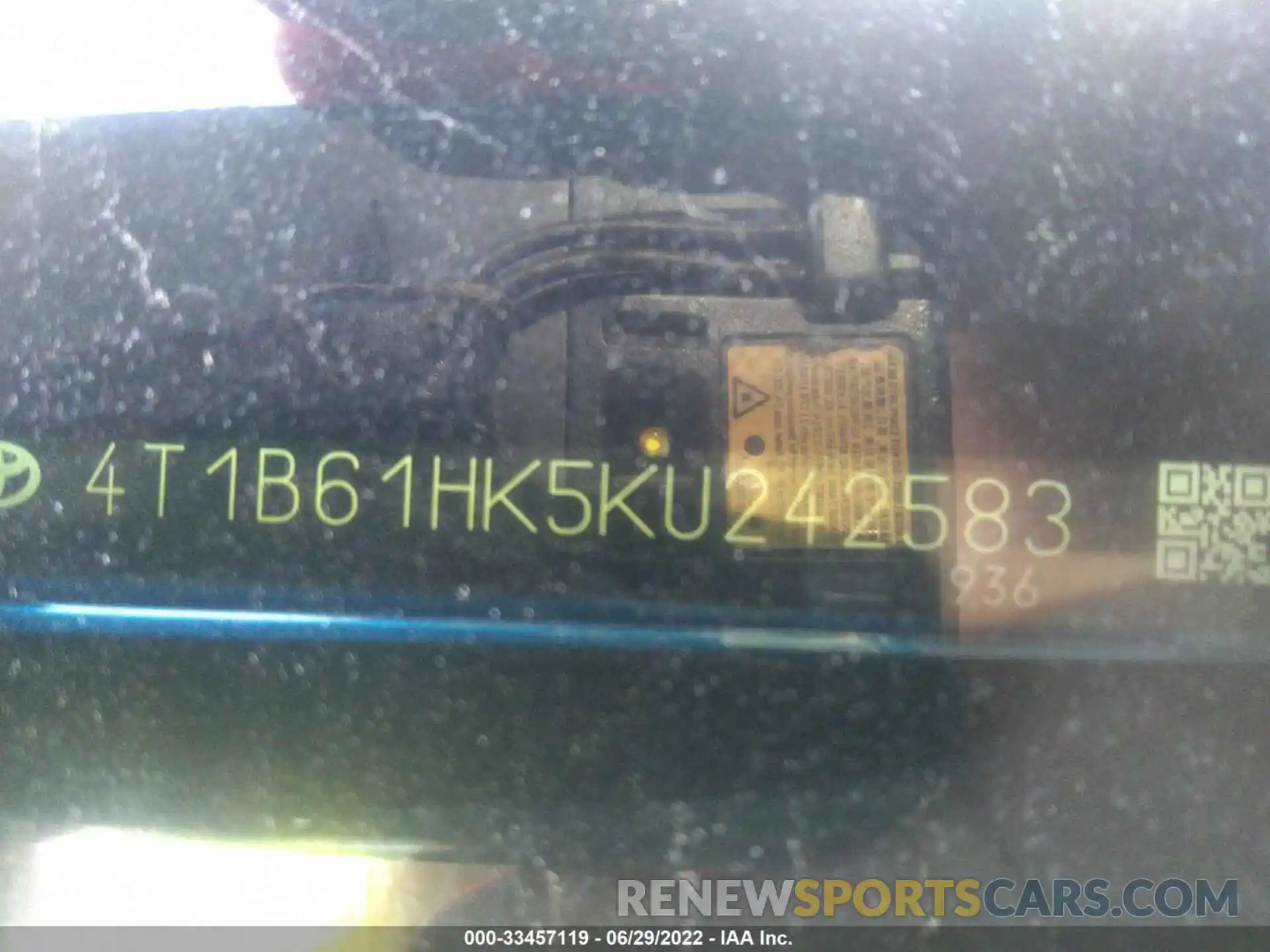 9 Photograph of a damaged car 4T1B61HK5KU242583 TOYOTA CAMRY 2019