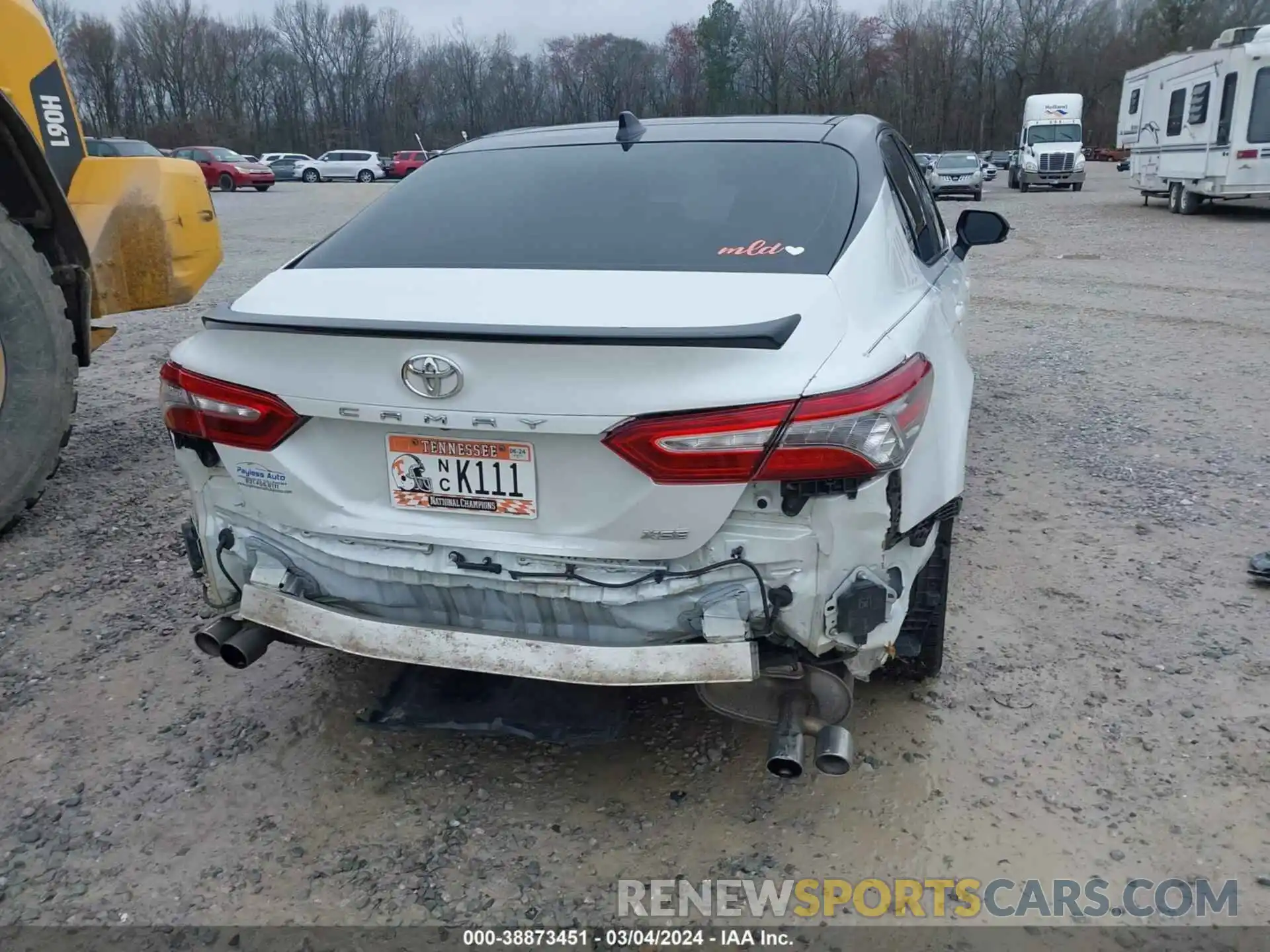 16 Photograph of a damaged car 4T1B61HK5KU253065 TOYOTA CAMRY 2019