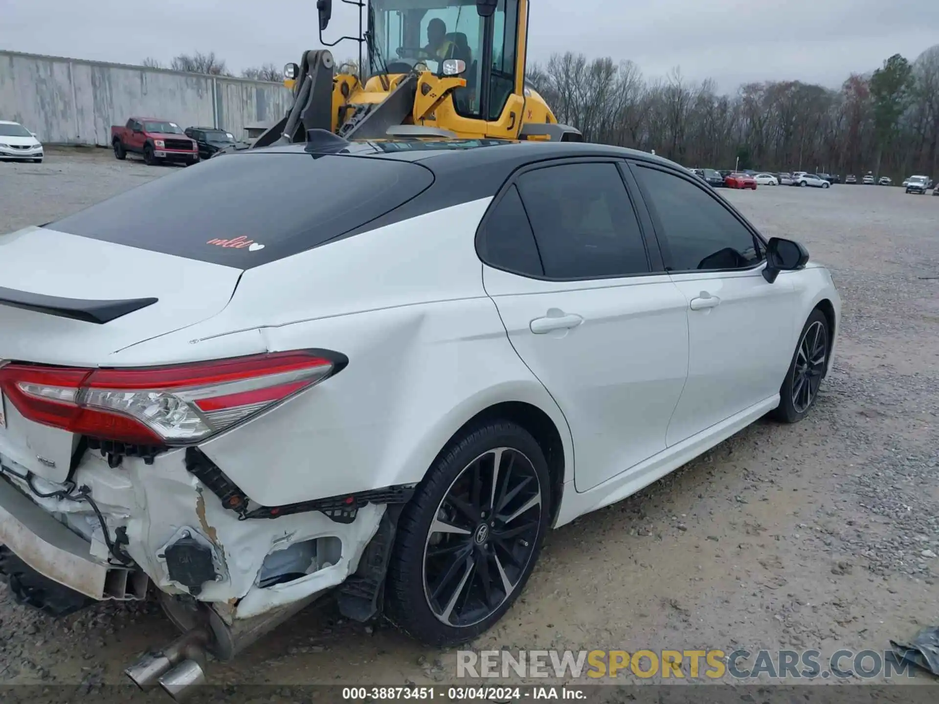 4 Photograph of a damaged car 4T1B61HK5KU253065 TOYOTA CAMRY 2019