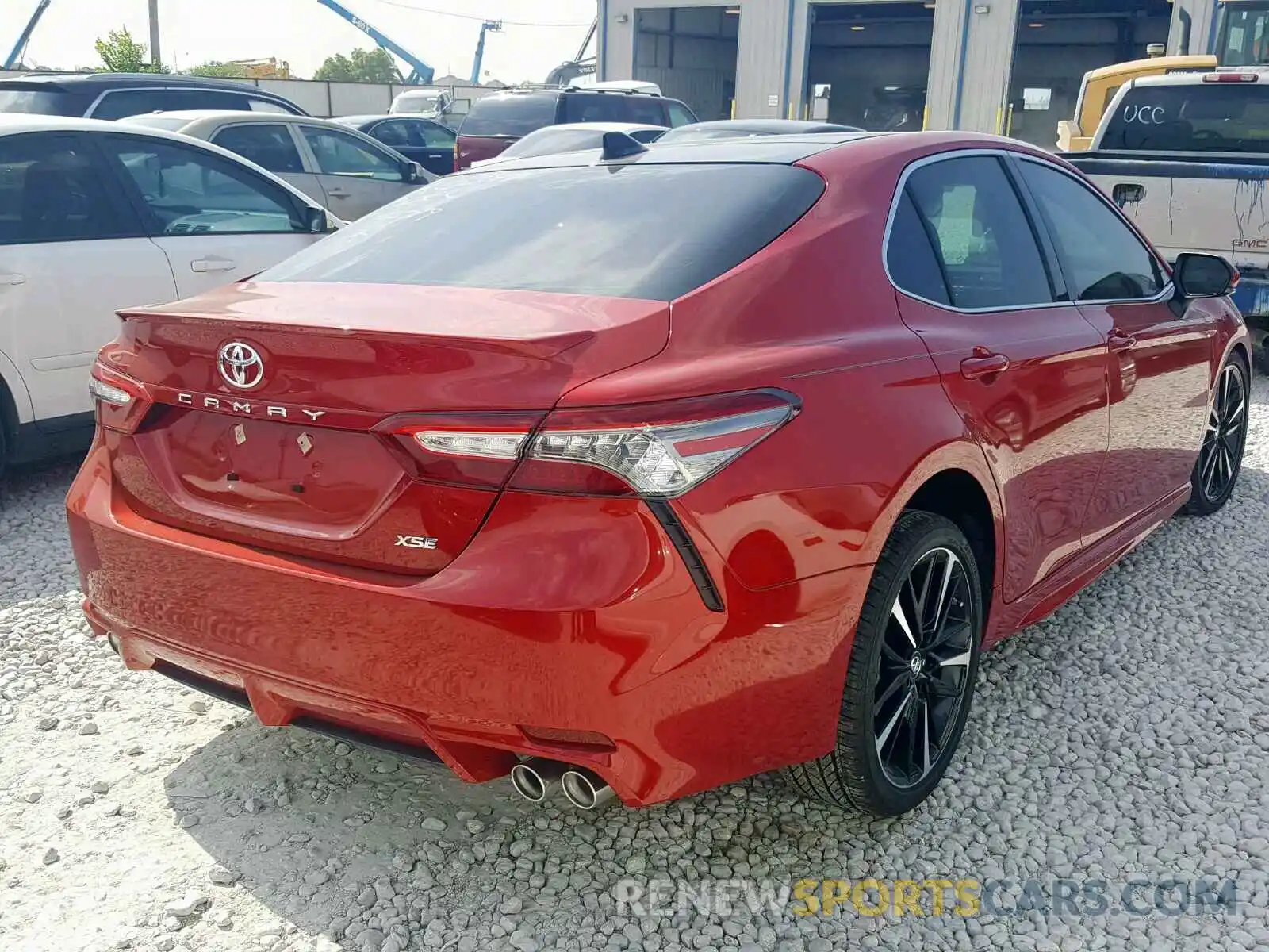 4 Photograph of a damaged car 4T1B61HK5KU256712 TOYOTA CAMRY 2019