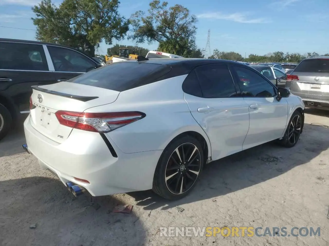 3 Photograph of a damaged car 4T1B61HK5KU263384 TOYOTA CAMRY 2019