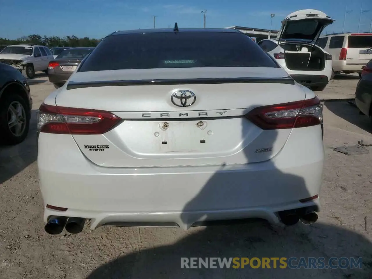 6 Photograph of a damaged car 4T1B61HK5KU263384 TOYOTA CAMRY 2019