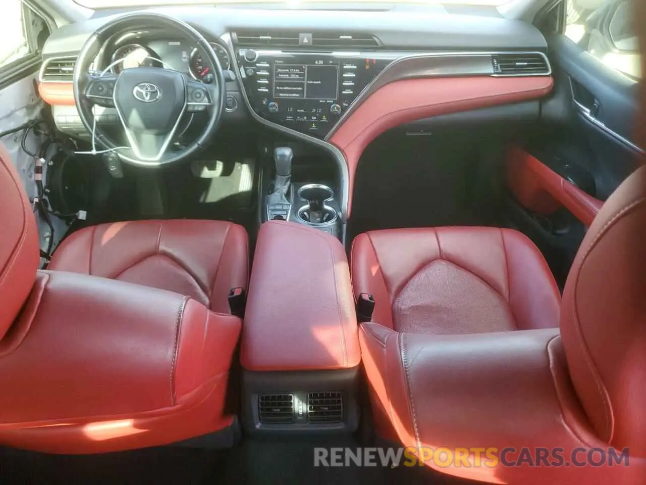 8 Photograph of a damaged car 4T1B61HK5KU263384 TOYOTA CAMRY 2019