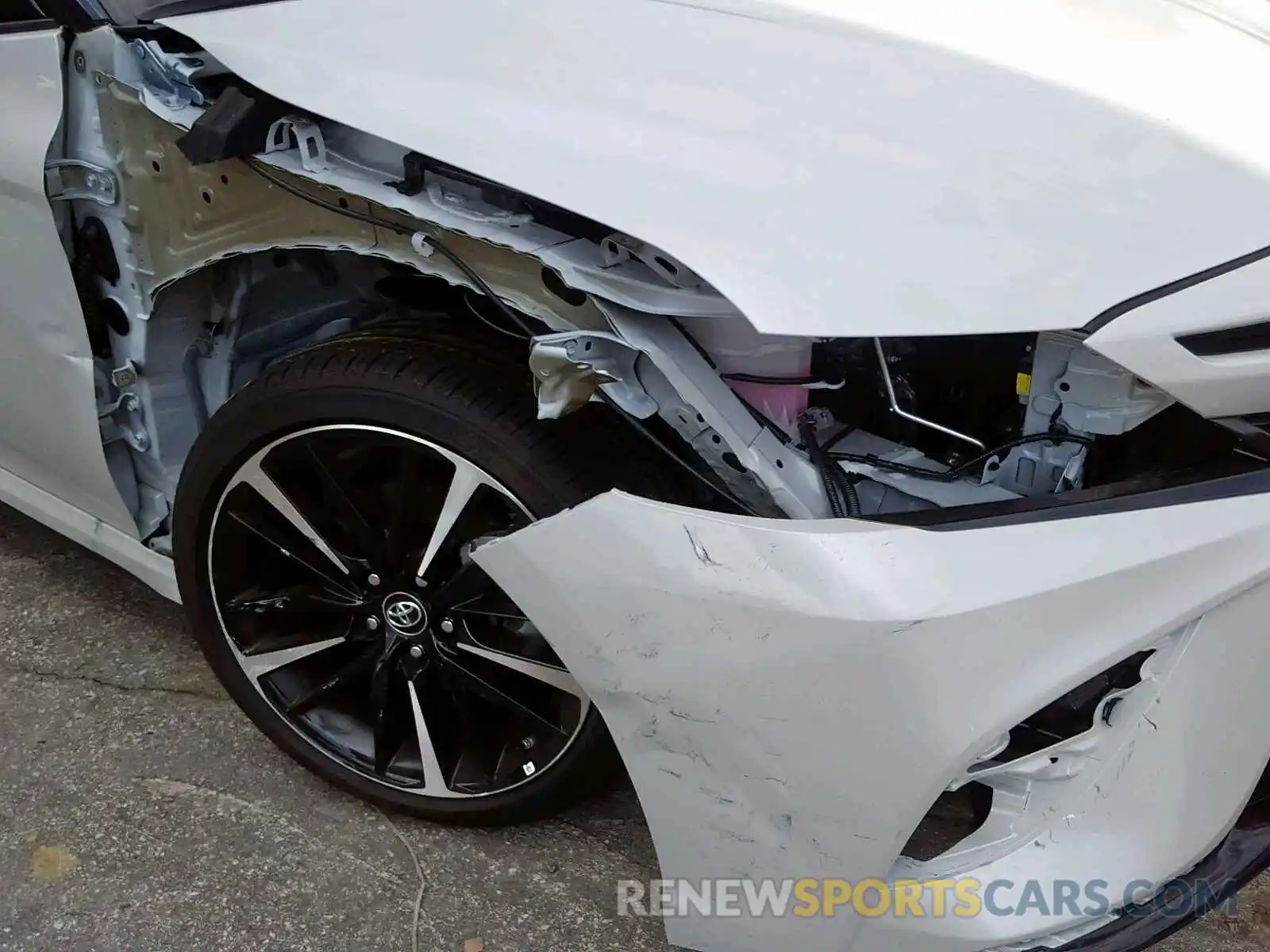 9 Photograph of a damaged car 4T1B61HK5KU268780 TOYOTA CAMRY 2019