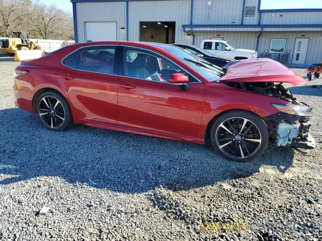 4 Photograph of a damaged car 4T1B61HK5KU269895 TOYOTA CAMRY 2019