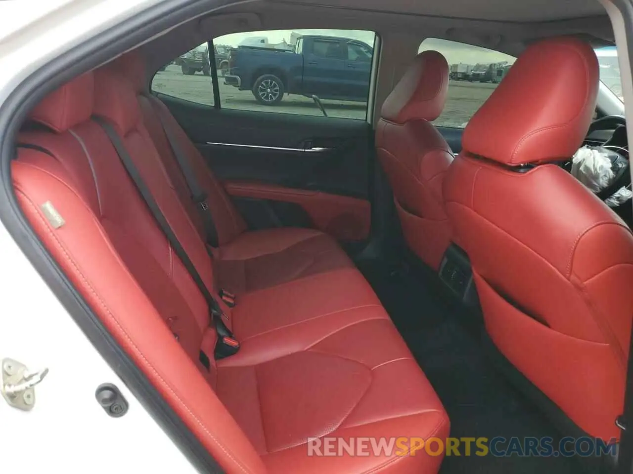 11 Photograph of a damaged car 4T1B61HK5KU280203 TOYOTA CAMRY 2019