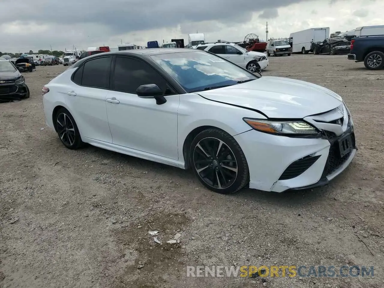 4 Photograph of a damaged car 4T1B61HK5KU280203 TOYOTA CAMRY 2019