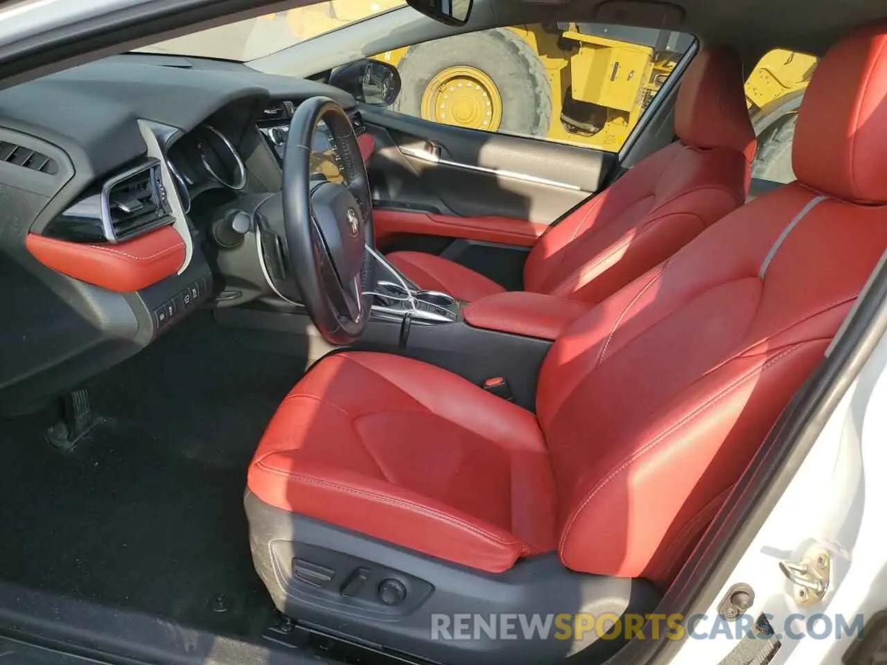7 Photograph of a damaged car 4T1B61HK5KU281884 TOYOTA CAMRY 2019