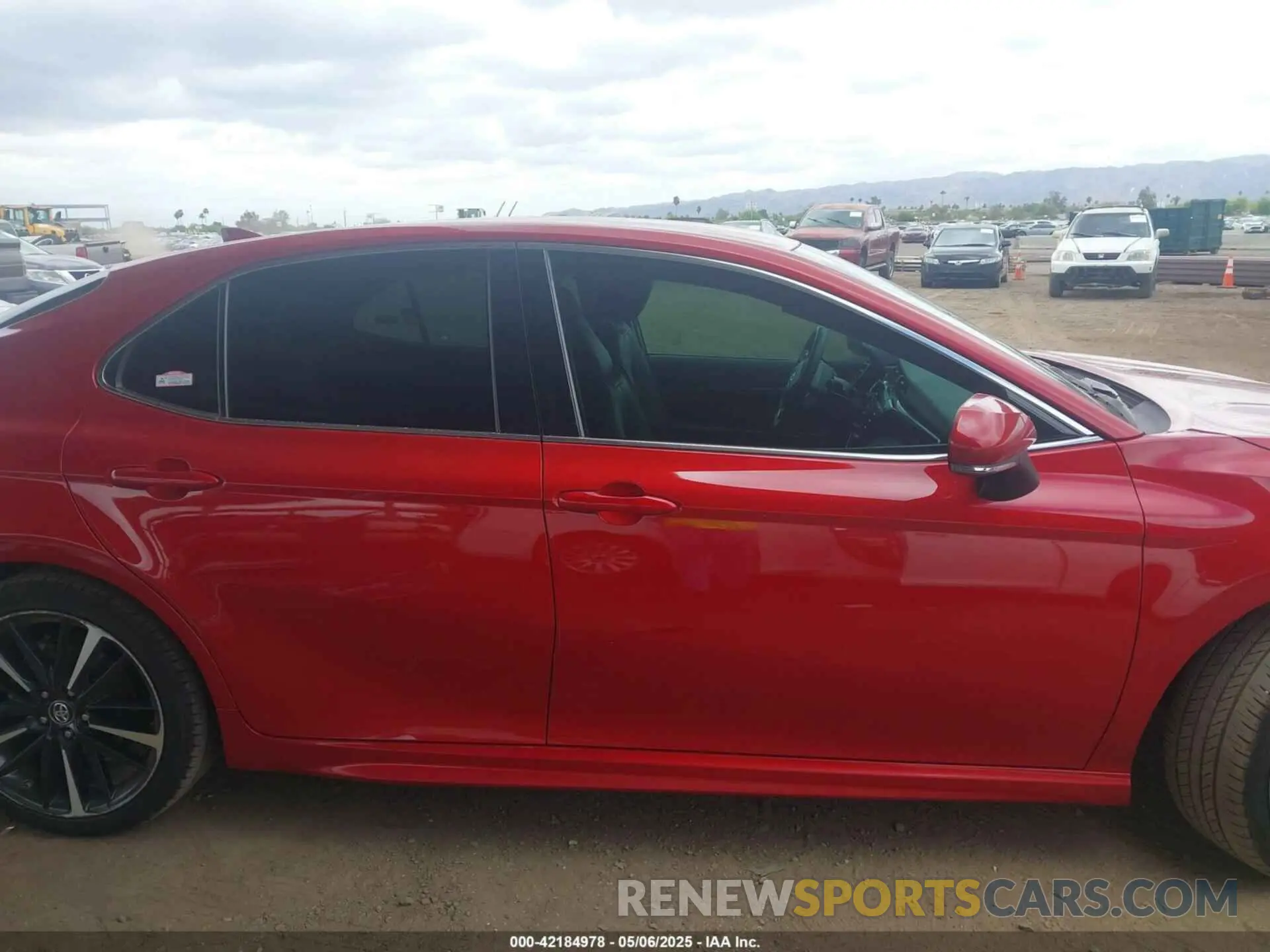 14 Photograph of a damaged car 4T1B61HK5KU288320 TOYOTA CAMRY 2019