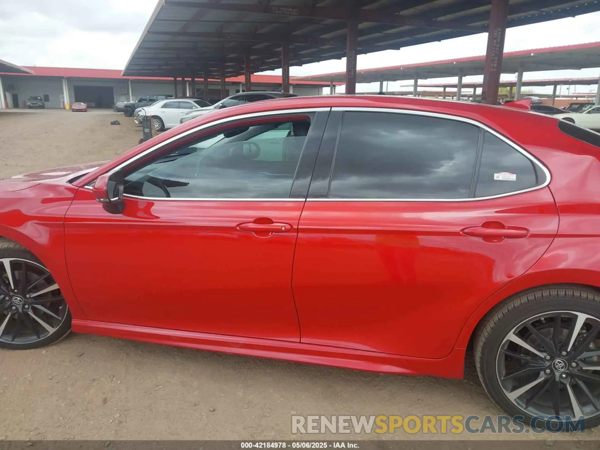 15 Photograph of a damaged car 4T1B61HK5KU288320 TOYOTA CAMRY 2019