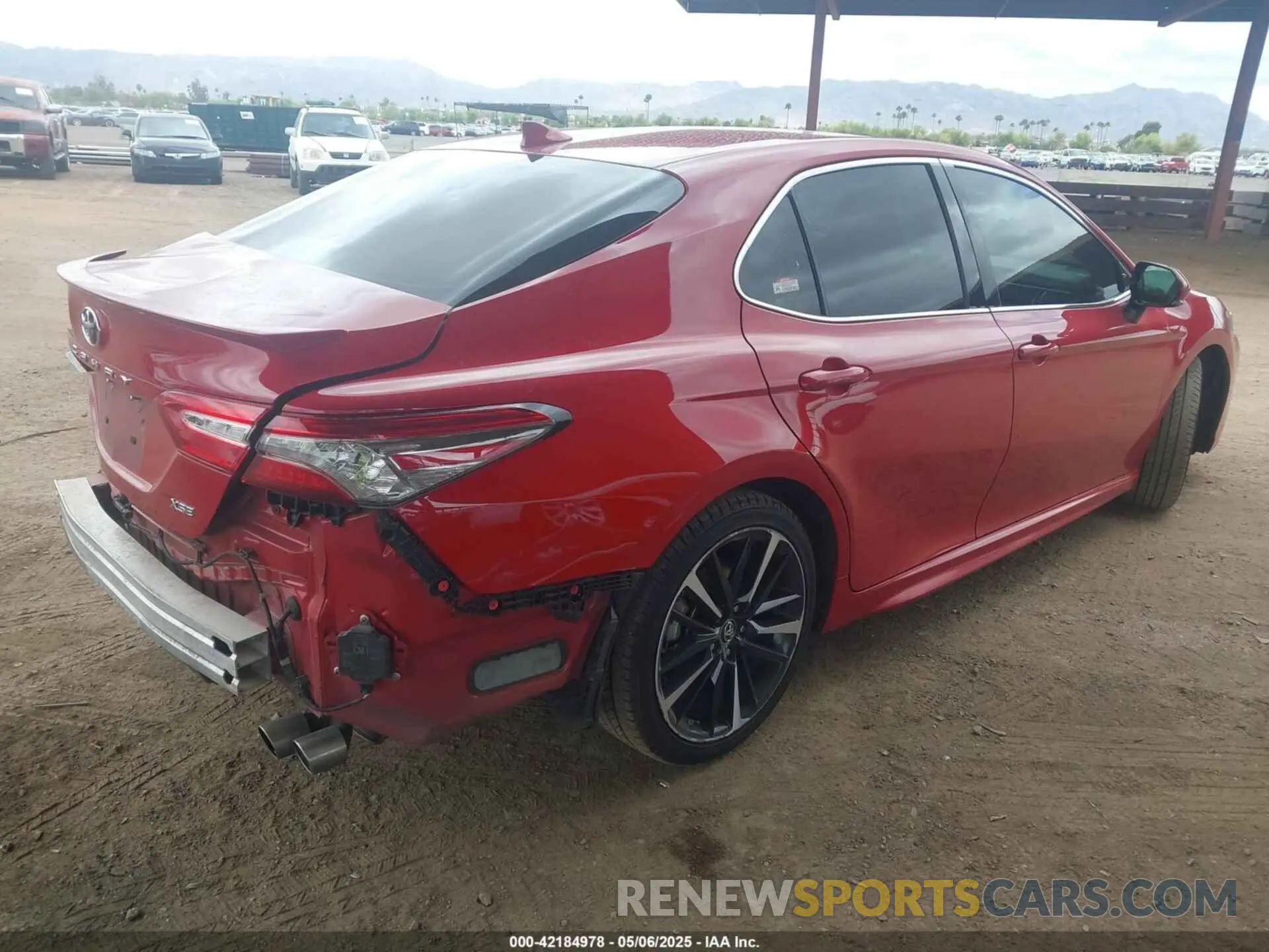 4 Photograph of a damaged car 4T1B61HK5KU288320 TOYOTA CAMRY 2019