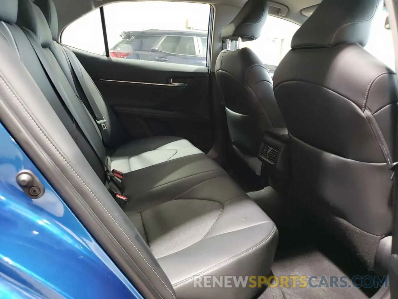 10 Photograph of a damaged car 4T1B61HK5KU295297 TOYOTA CAMRY 2019