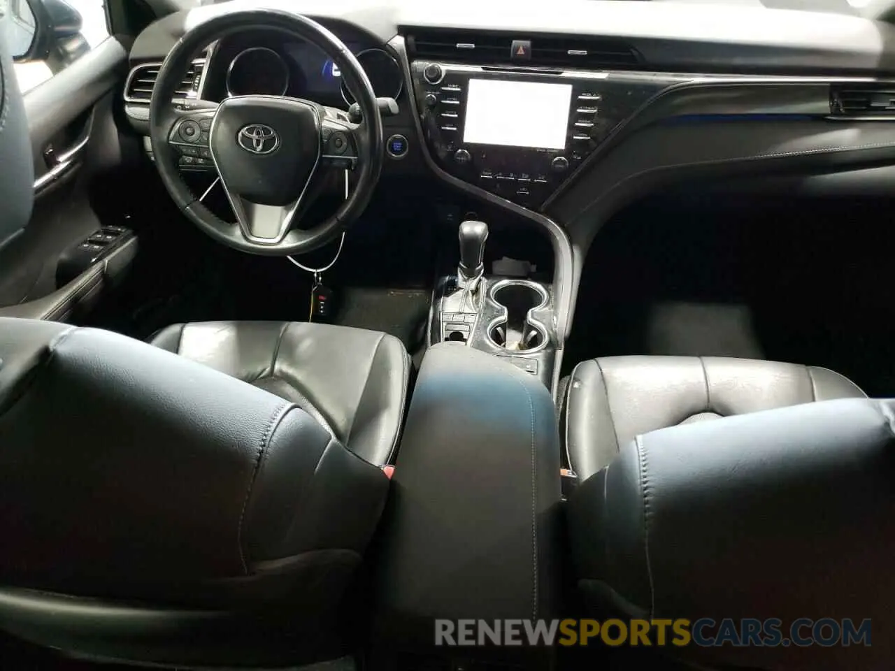 8 Photograph of a damaged car 4T1B61HK5KU295297 TOYOTA CAMRY 2019