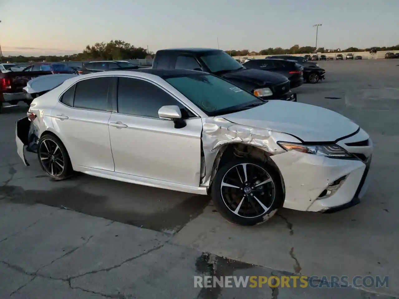 4 Photograph of a damaged car 4T1B61HK5KU691696 TOYOTA CAMRY 2019