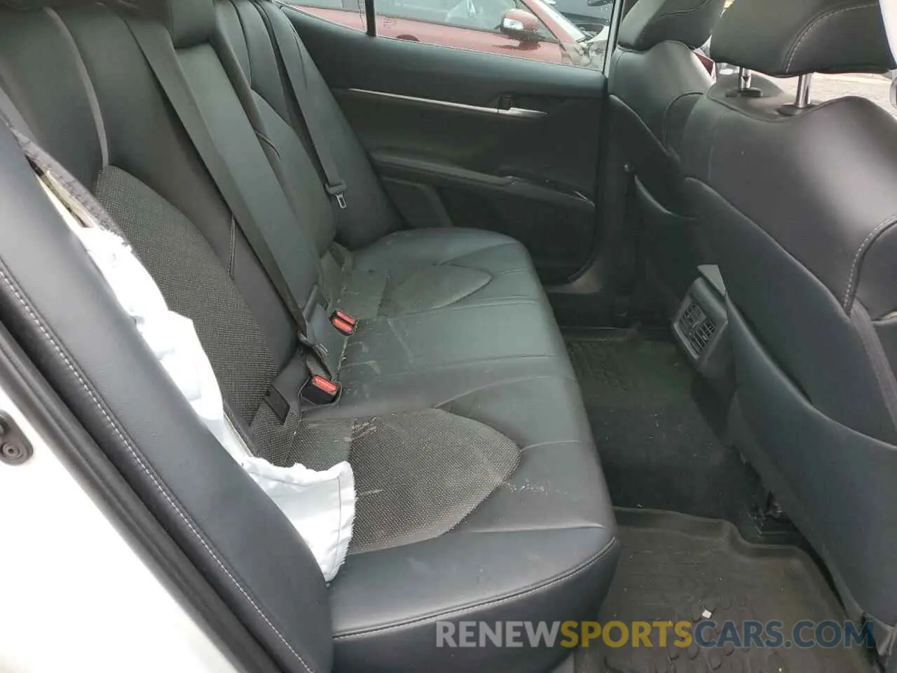 10 Photograph of a damaged car 4T1B61HK5KU691763 TOYOTA CAMRY 2019