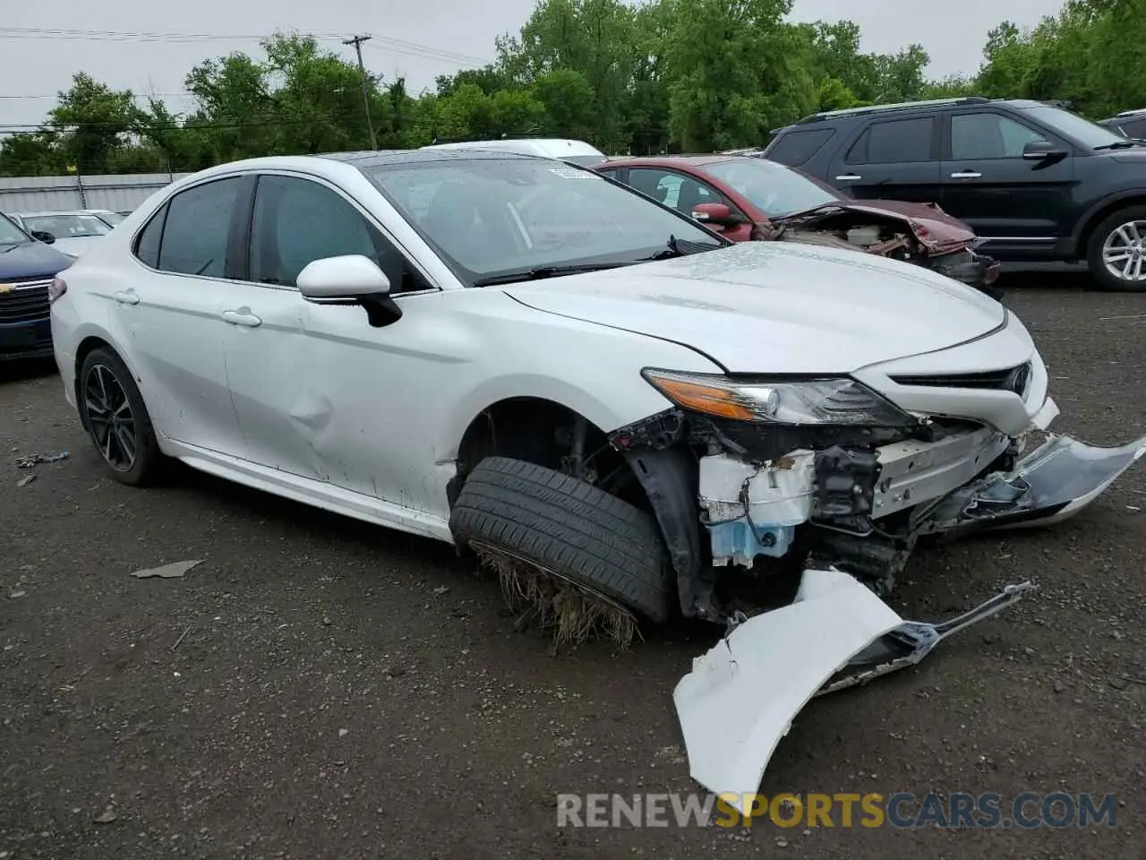 4 Photograph of a damaged car 4T1B61HK5KU691763 TOYOTA CAMRY 2019
