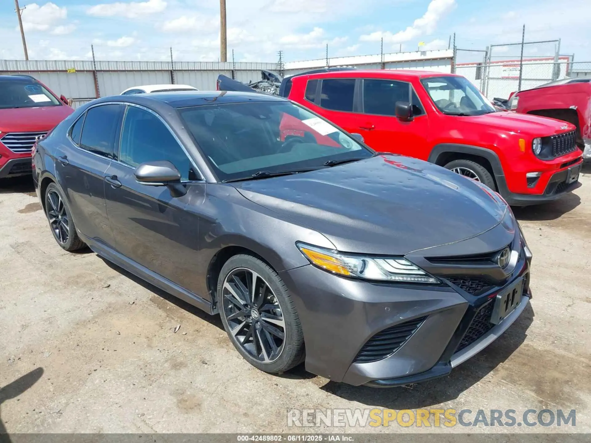 1 Photograph of a damaged car 4T1B61HK5KU697580 TOYOTA CAMRY 2019