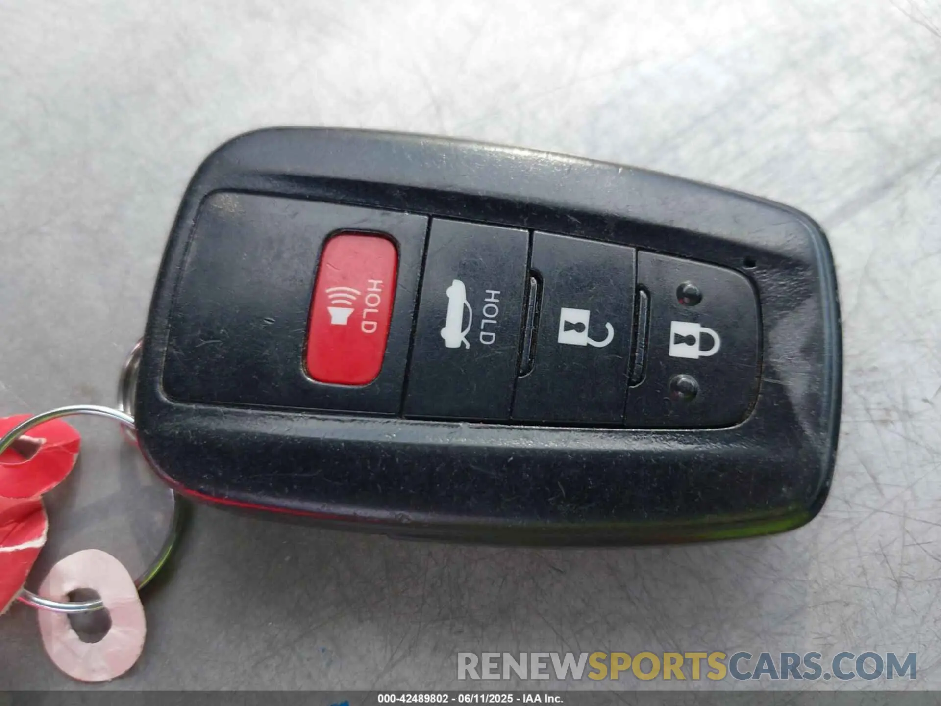 11 Photograph of a damaged car 4T1B61HK5KU697580 TOYOTA CAMRY 2019